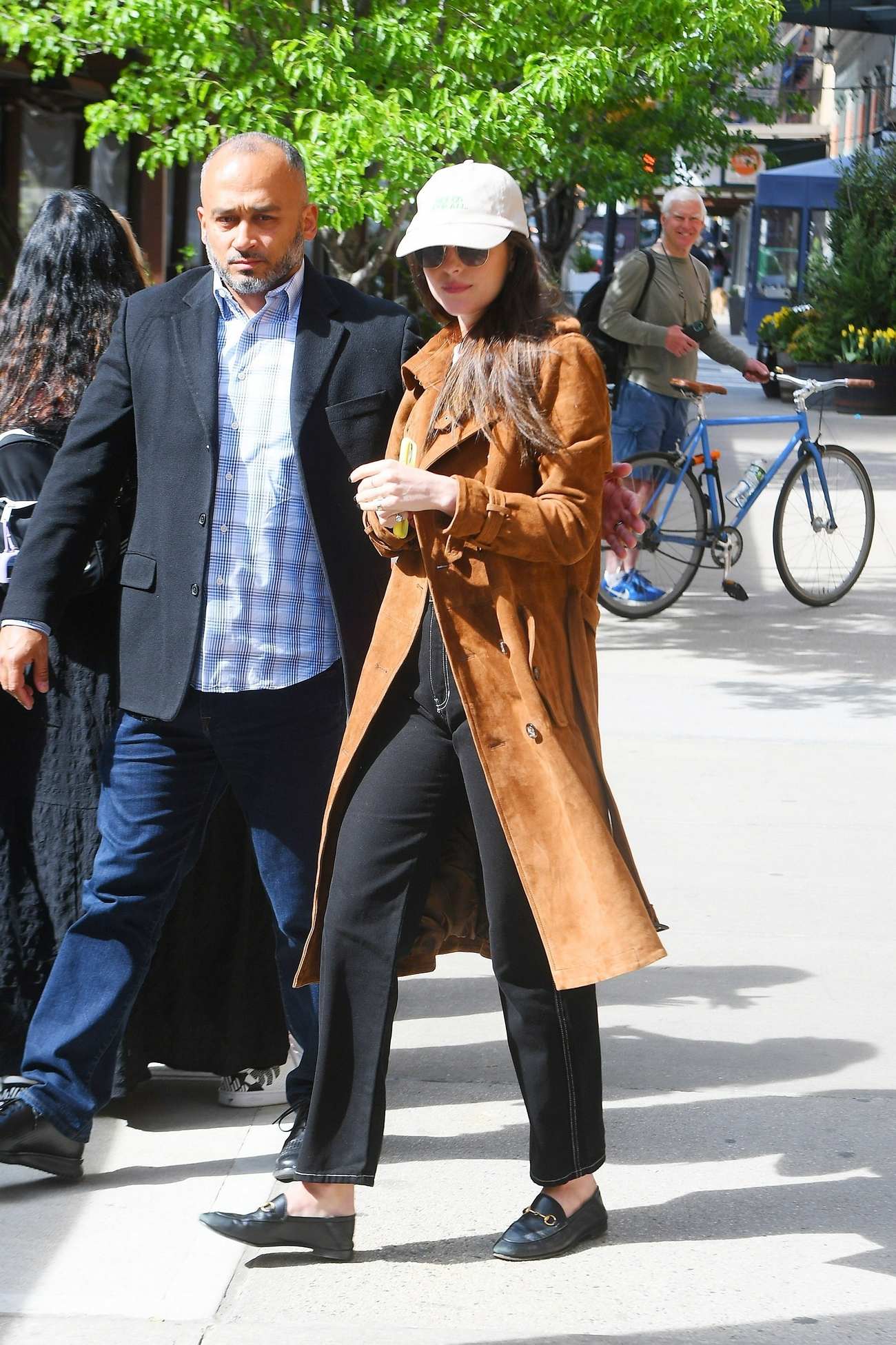 Dakota_Johnson_-_out_in_Tribeca_-_May_52C_202202.jpg