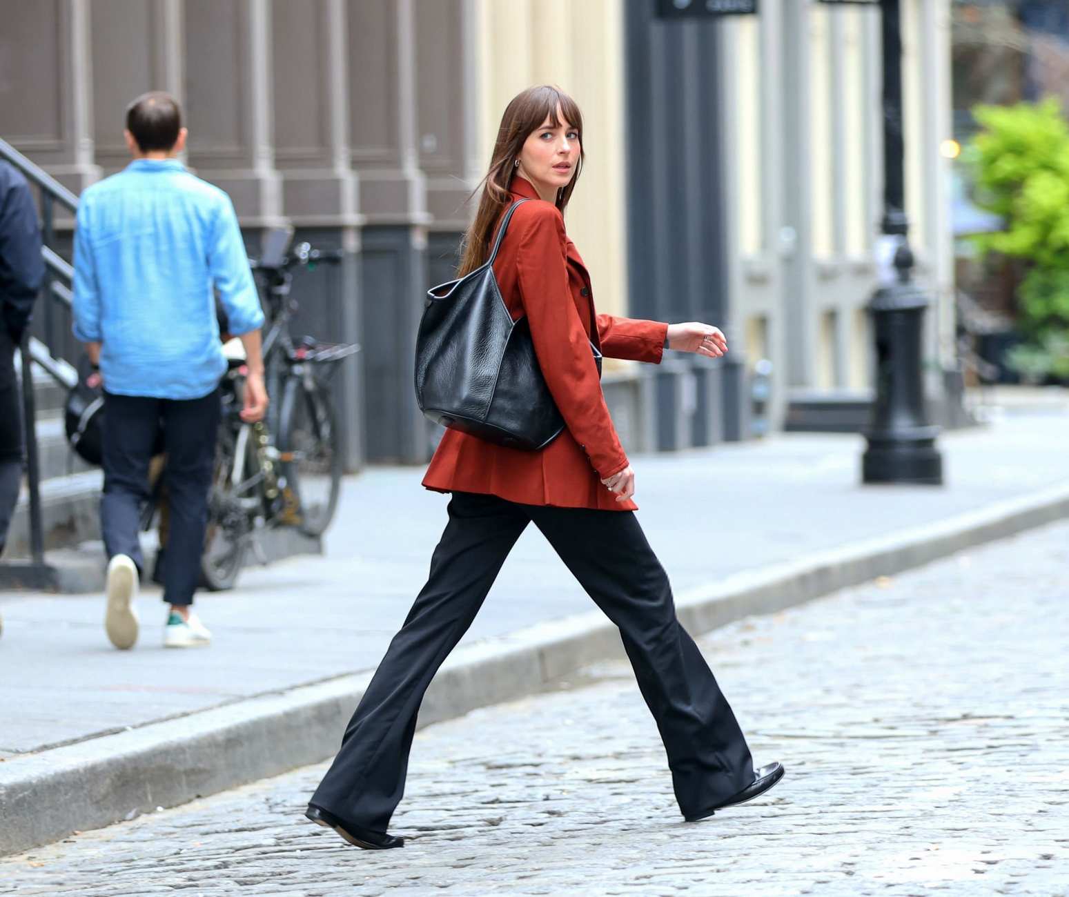 Dakota_Johnson_-_seen_at_the_movie_set_of_the__Materialists__in_New_York_May_162C_2024_20.jpg