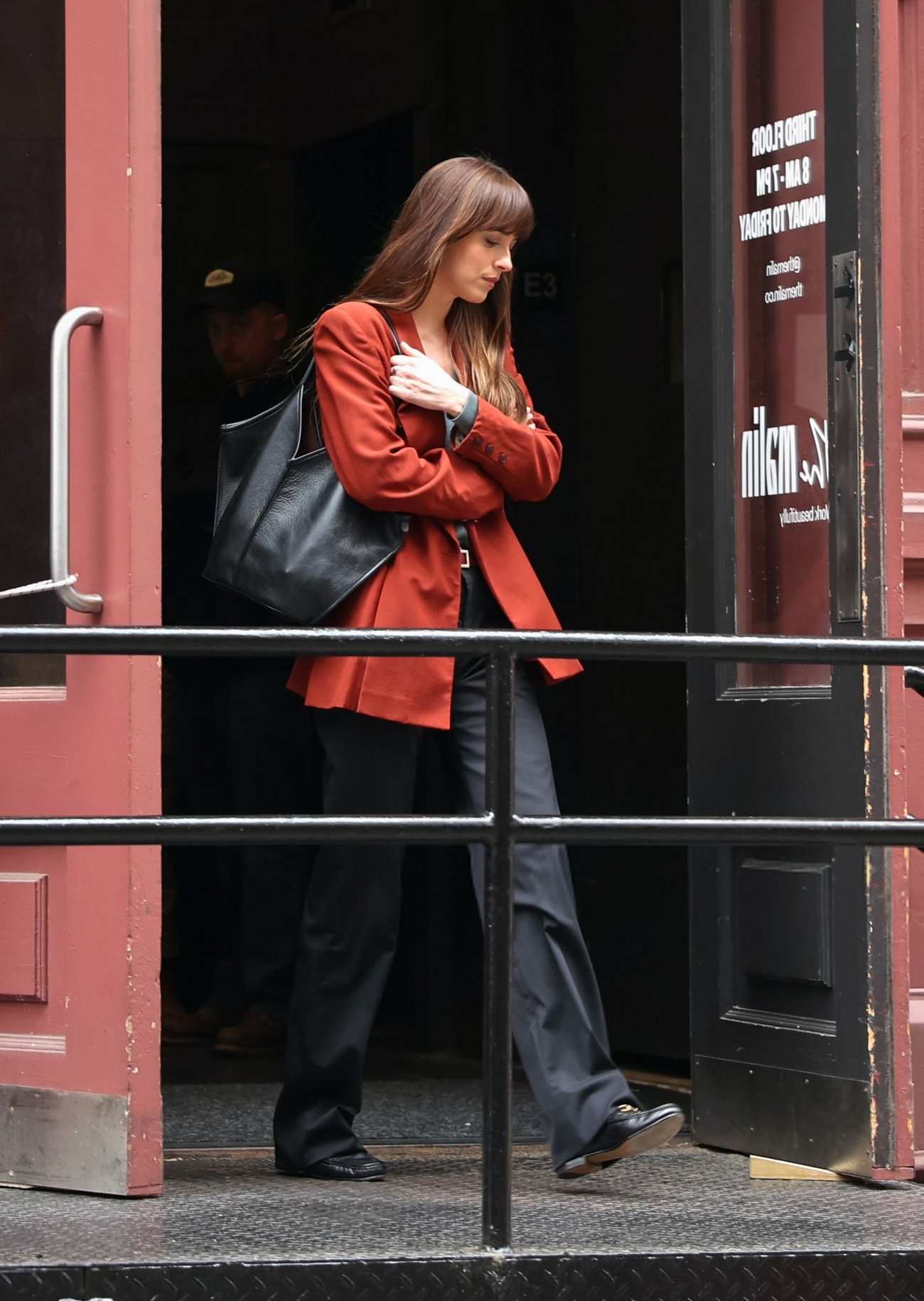 Dakota_Johnson_-_seen_at_the_movie_set_of_the__Materialists__in_New_York_May_162C_2024_26.jpg Dakota_Johnson_-_seen_at_the_movie_set_of_the__Materialists__in_New_York_May_162C_2024_26.jpg