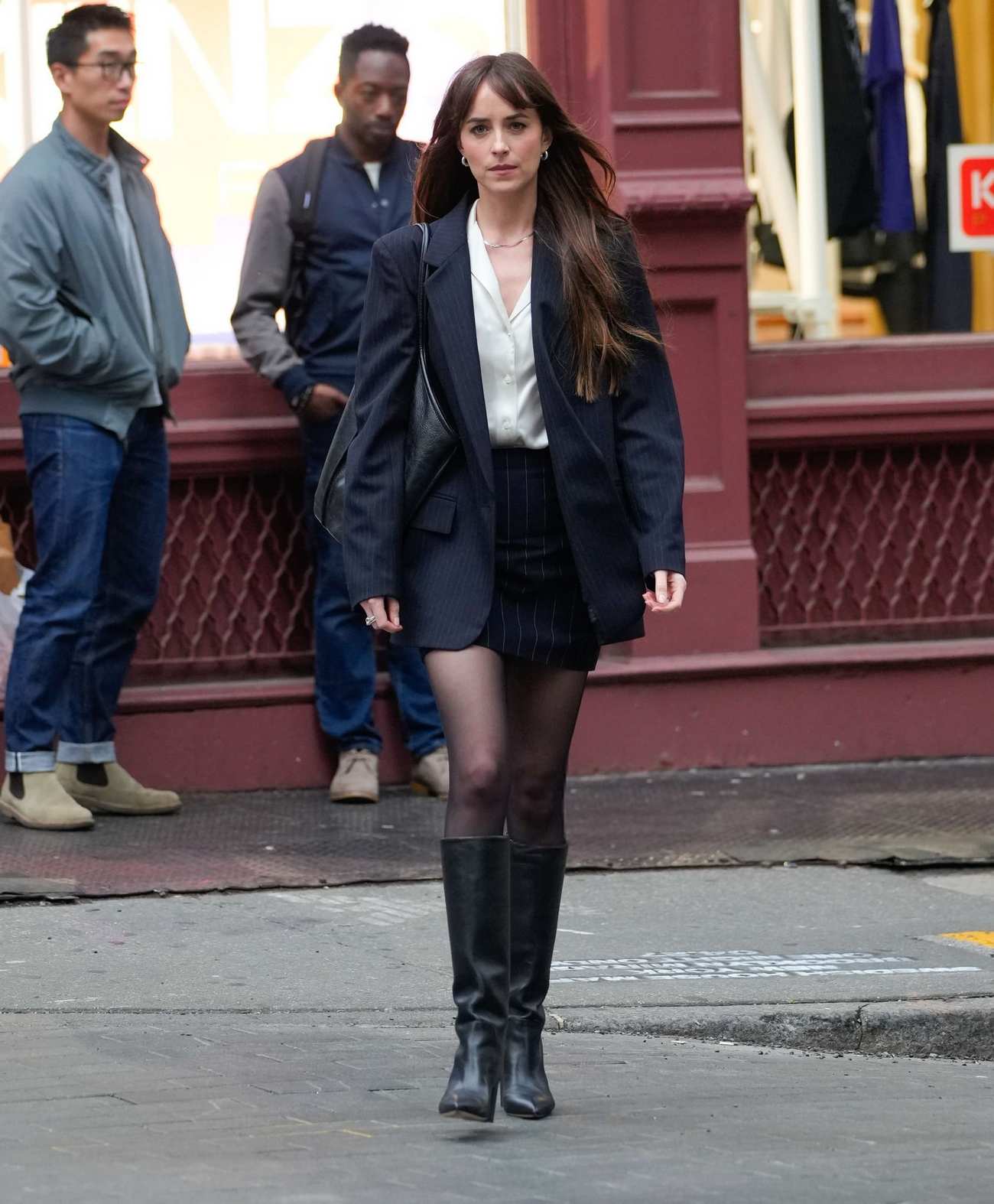 Dakota_Johnson_-_seen_at_the_movie_set_of_the__Materialists__in_New_York_May_162C_2024_38.jpg Dakota_Johnson_-_seen_at_the_movie_set_of_the__Materialists__in_New_York_May_162C_2024_38.jpg