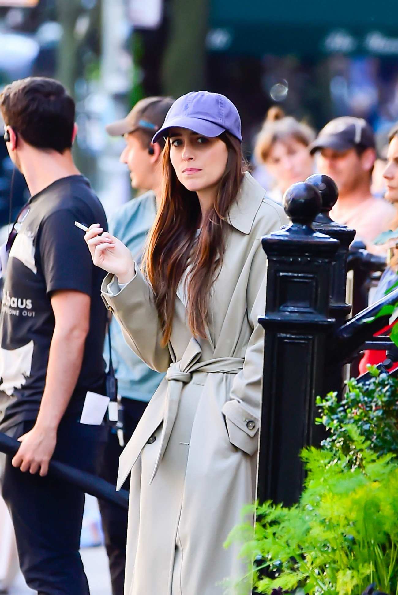 Dakota_Johnson_-_seen_at_the_movie_set_of_the__Materialists__in_New_York_May_282C_2024_01.jpg