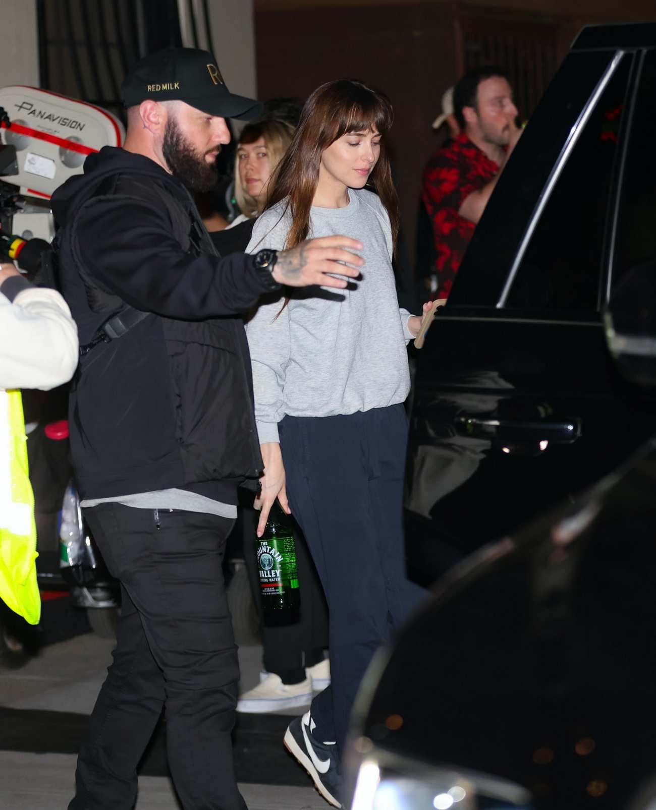 Dakota_Johnson_-_seen_at_the_movie_set_of_the__Materialists__in_New_York_May_302C_2024_16.jpg