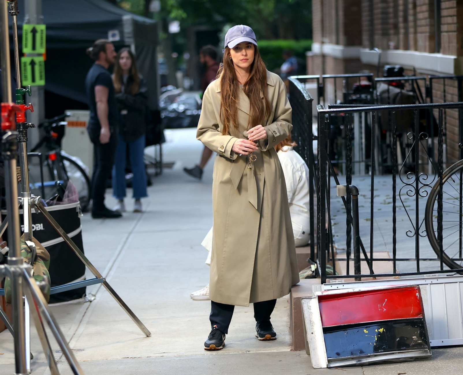 Dakota_Johnson_-_seen_at_the_movie_set_of_the__Materialists__in_New_York_May_302C_2024_18.jpg