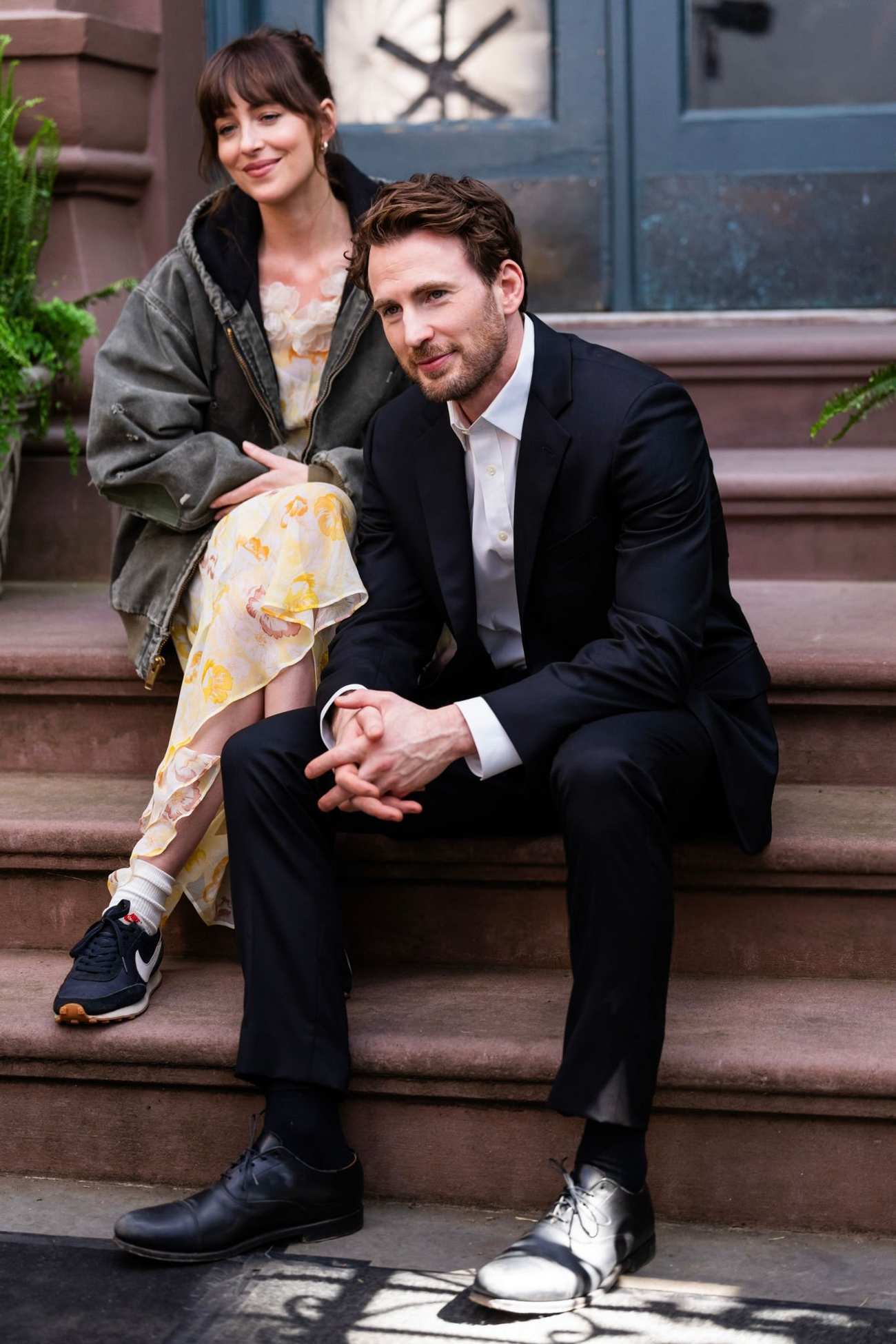 Dakota_Johnson_-_seen_at_the_movie_set_of_the__Materialists__in_New_York_May_312C_2024_10.jpg Dakota_Johnson_-_seen_at_the_movie_set_of_the__Materialists__in_New_York_May_312C_2024_10.jpg