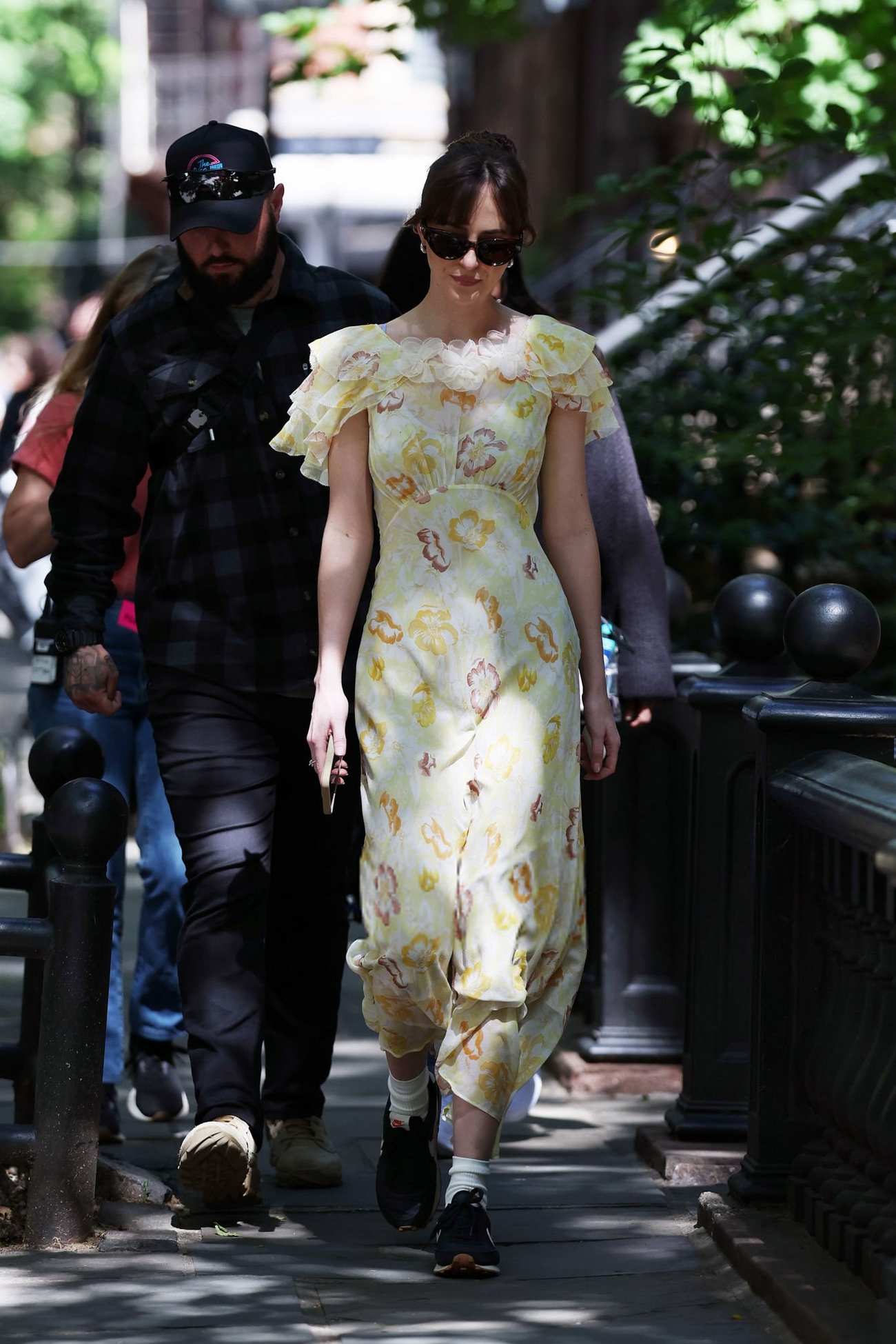 Dakota_Johnson_-_seen_at_the_movie_set_of_the__Materialists__in_New_York_May_312C_2024_15.jpg Dakota_Johnson_-_seen_at_the_movie_set_of_the__Materialists__in_New_York_May_312C_2024_15.jpg