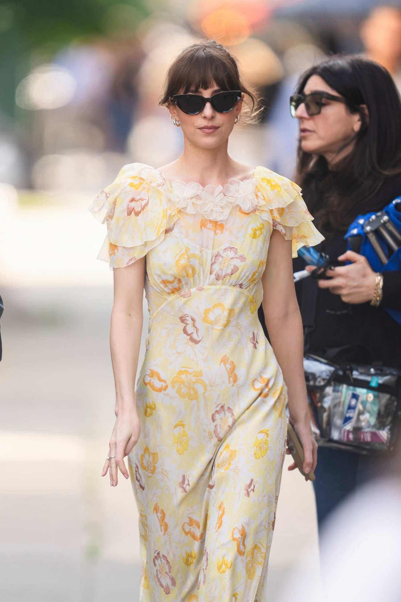 Dakota_Johnson_-_seen_at_the_movie_set_of_the__Materialists__in_New_York_May_312C_2024_17.jpg