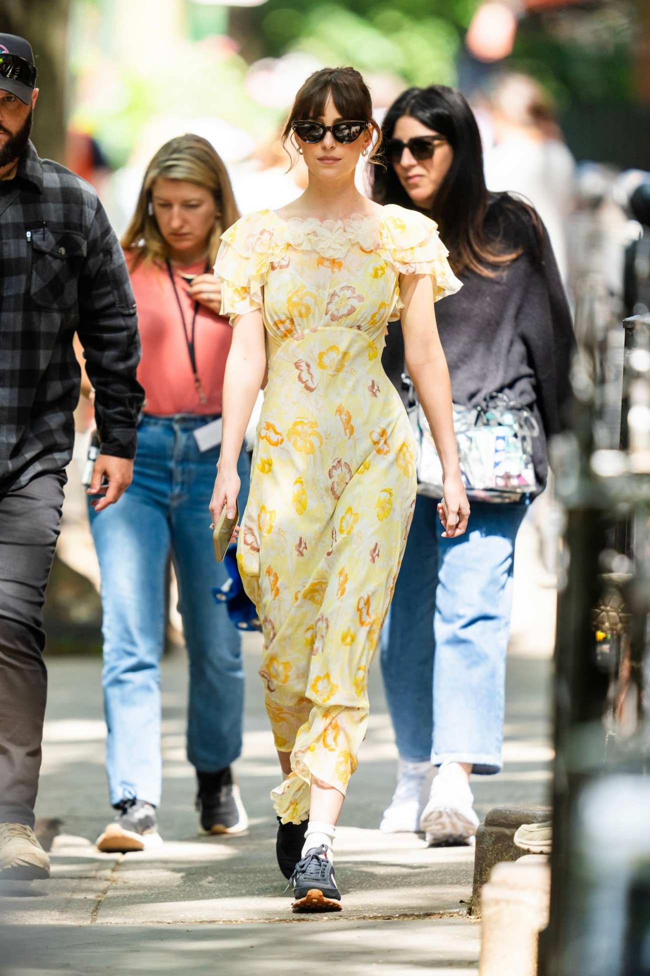 Dakota_Johnson_-_seen_at_the_movie_set_of_the__Materialists__in_New_York_May_312C_2024_18.jpg