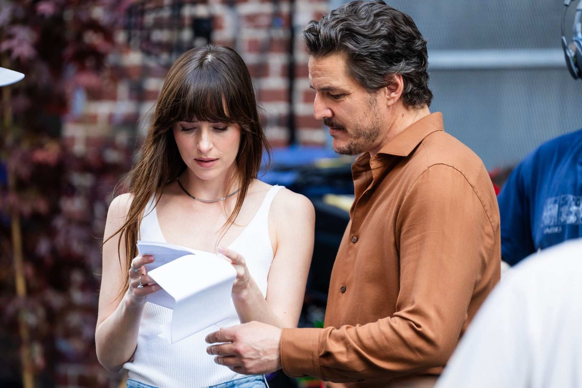 Dakota_Johnson_-_seen_at_the_movie_set_of_the__Materialists__in_New_York_May_82C_2024_10.jpg
