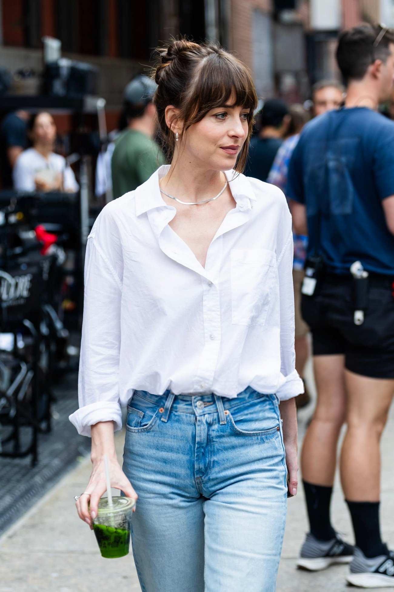 Dakota_Johnson_-_seen_at_the_movie_set_of_the__Materialists__in_New_York_May_82C_2024_29.jpg