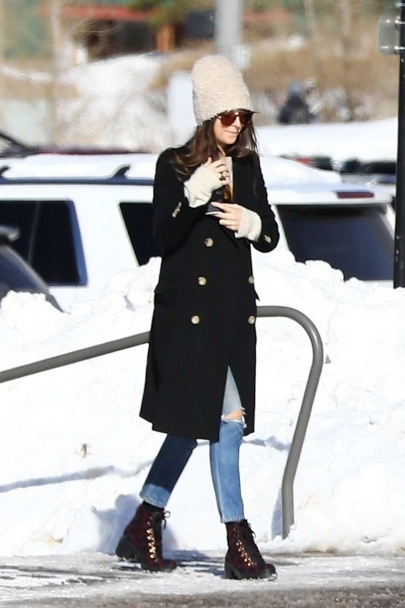 Dakota_Johnson_-_seen_having_fun_skiing_in_Aspen2C_CO_12232019-02.jpg