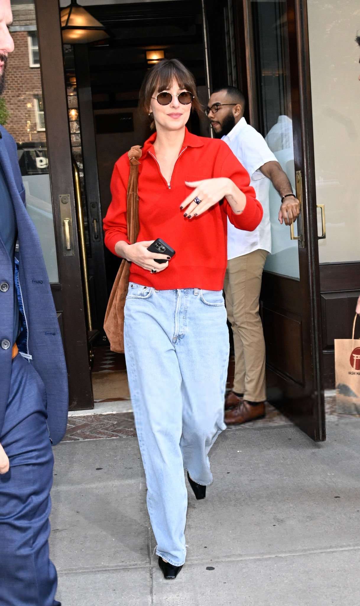 Dakota_Johnson_-_seen_out_in_New_York_September_92C_2024_02.jpg Dakota_Johnson_-_seen_out_in_New_York_September_92C_2024_02.jpg