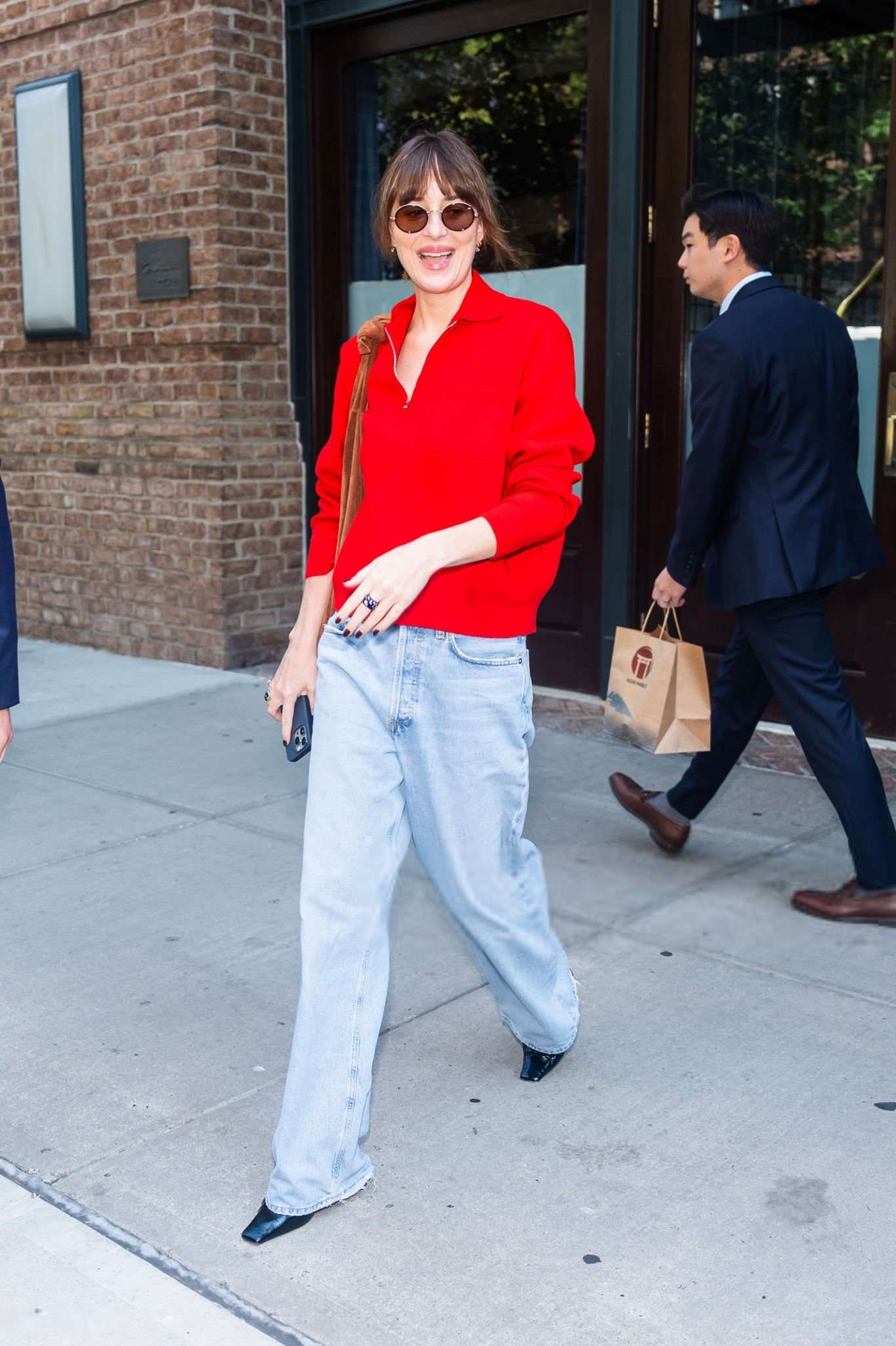 Dakota_Johnson_-_seen_out_in_New_York_September_92C_2024_04.jpg Dakota_Johnson_-_seen_out_in_New_York_September_92C_2024_04.jpg