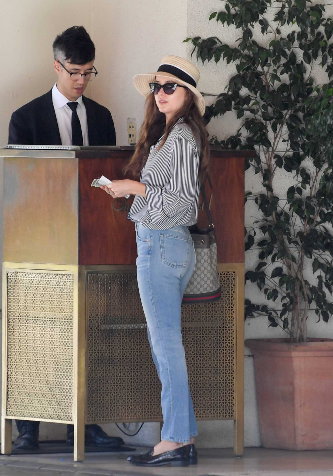 Dakota_Johnson_-_spotted_leaving_The_Sunset_Tower_in_Los_Angeles2C_CA_-_22_Aug_2018-01.jpg