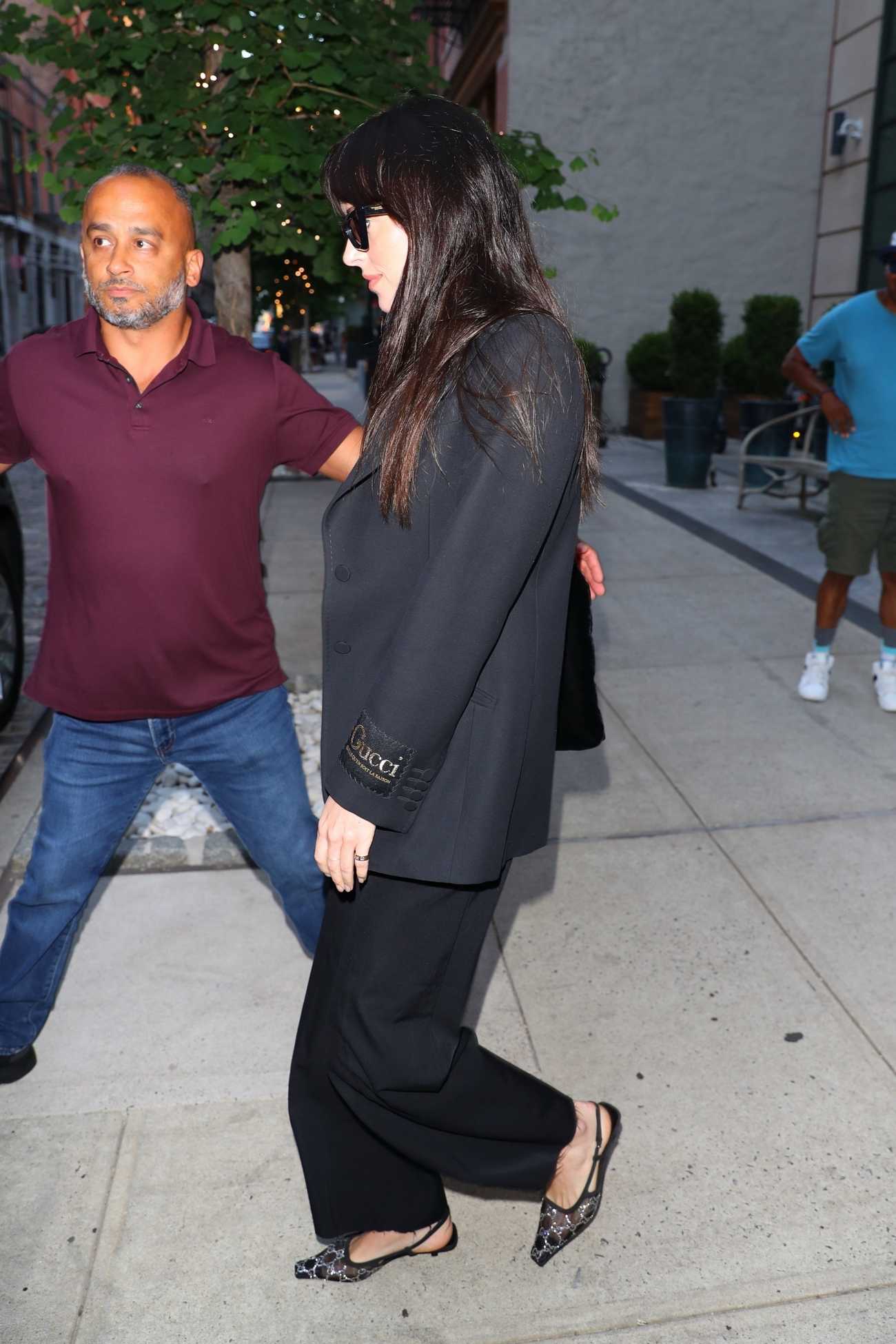 Dakota_Johnson_-_steps_out_in_all_black_Gucci_for_dinner_in_New_York_City2C_0608202205.jpg