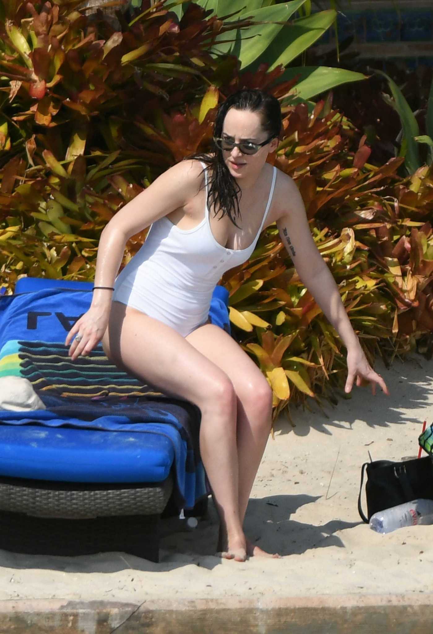 Dakota_Johnson_-_wearing_a_bikini_at_a_beach_in_Miami_on_April_2-100.jpg Dakota_Johnson_-_wearing_a_bikini_at_a_beach_in_Miami_on_April_2-100.jpg