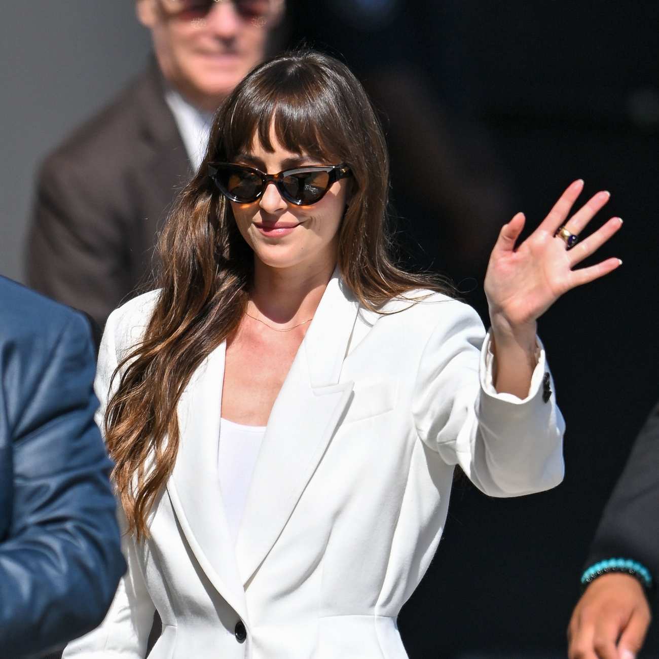 Dakota_Johnson_Arrives_at_Jimmy_Kimmel_Live_in_Los_Angeles2C_June_192C_2024_05.jpg Dakota_Johnson_Arrives_at_Jimmy_Kimmel_Live_in_Los_Angeles2C_June_192C_2024_05.jpg