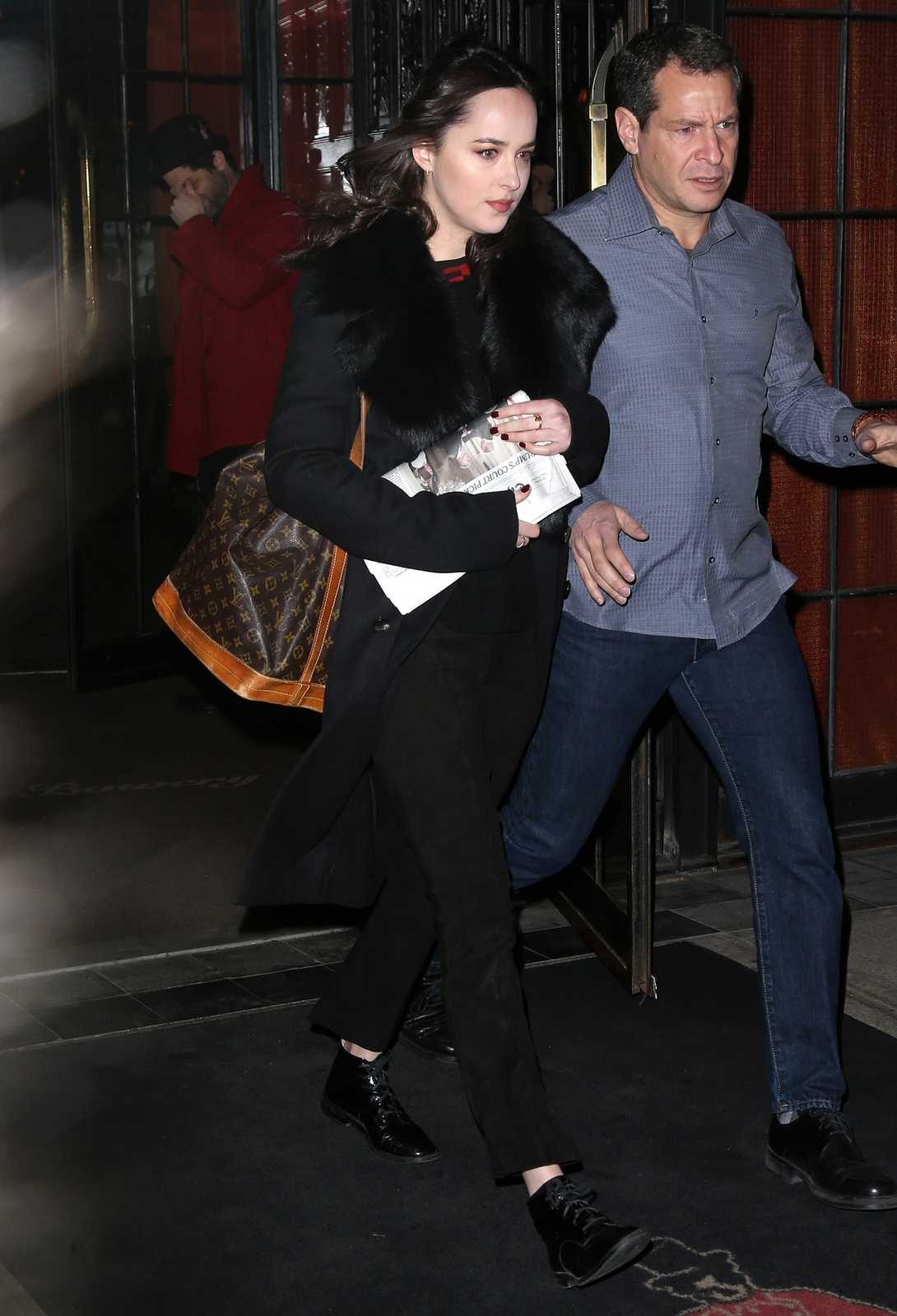 Dakota_Johnson_Leaving_Late_Night_with_Seth_Meyers_Show_-_February_1-15.jpg Dakota_Johnson_Leaving_Late_Night_with_Seth_Meyers_Show_-_February_1-15.jpg