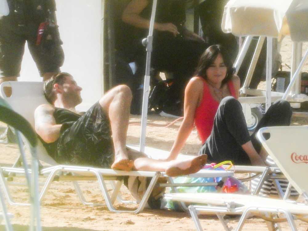 Dakota_Johnson___Olivia_Colman_-_Filming_Lost_Daughter_in_Spetses_Island2C_Greece2C_October_132C_2020-08.jpg