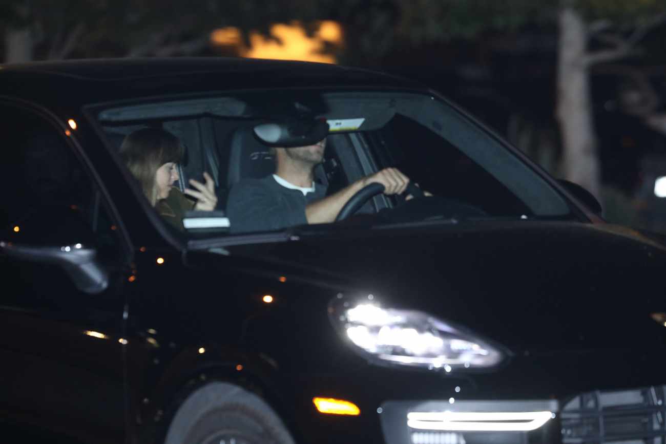 Dakota_Johnson_and_Chris_Martin_seen_leaving_the_Soho_in_Malibu_-_June_1500003.jpg