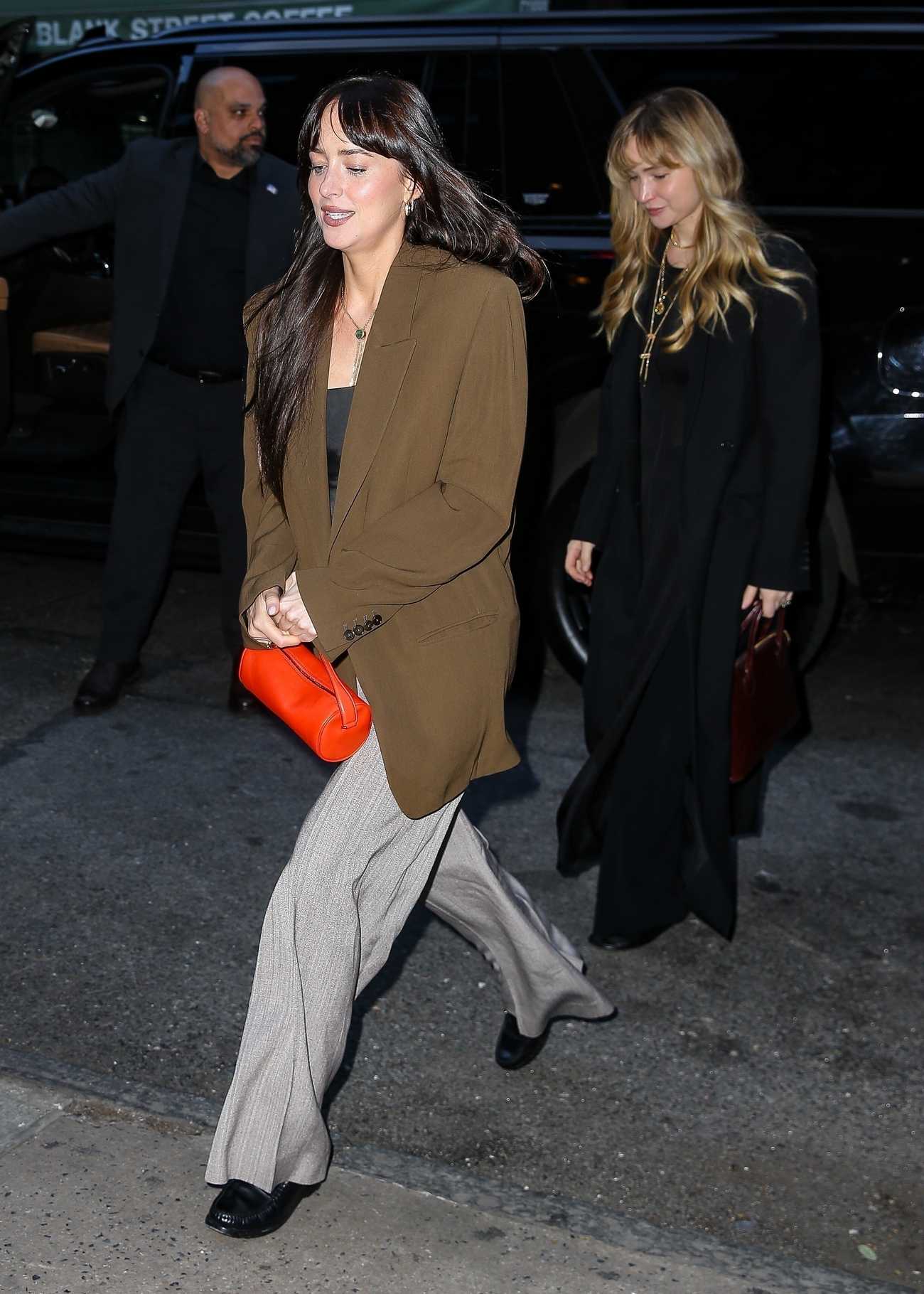 Dakota_Johnson_and_Jennifer_Lawrence_-_Out_for_dinner_in_New_York_City_-_June_12C_2025_01.jpg Dakota_Johnson_and_Jennifer_Lawrence_-_Out_for_dinner_in_New_York_City_-_June_12C_2025_01.jpg