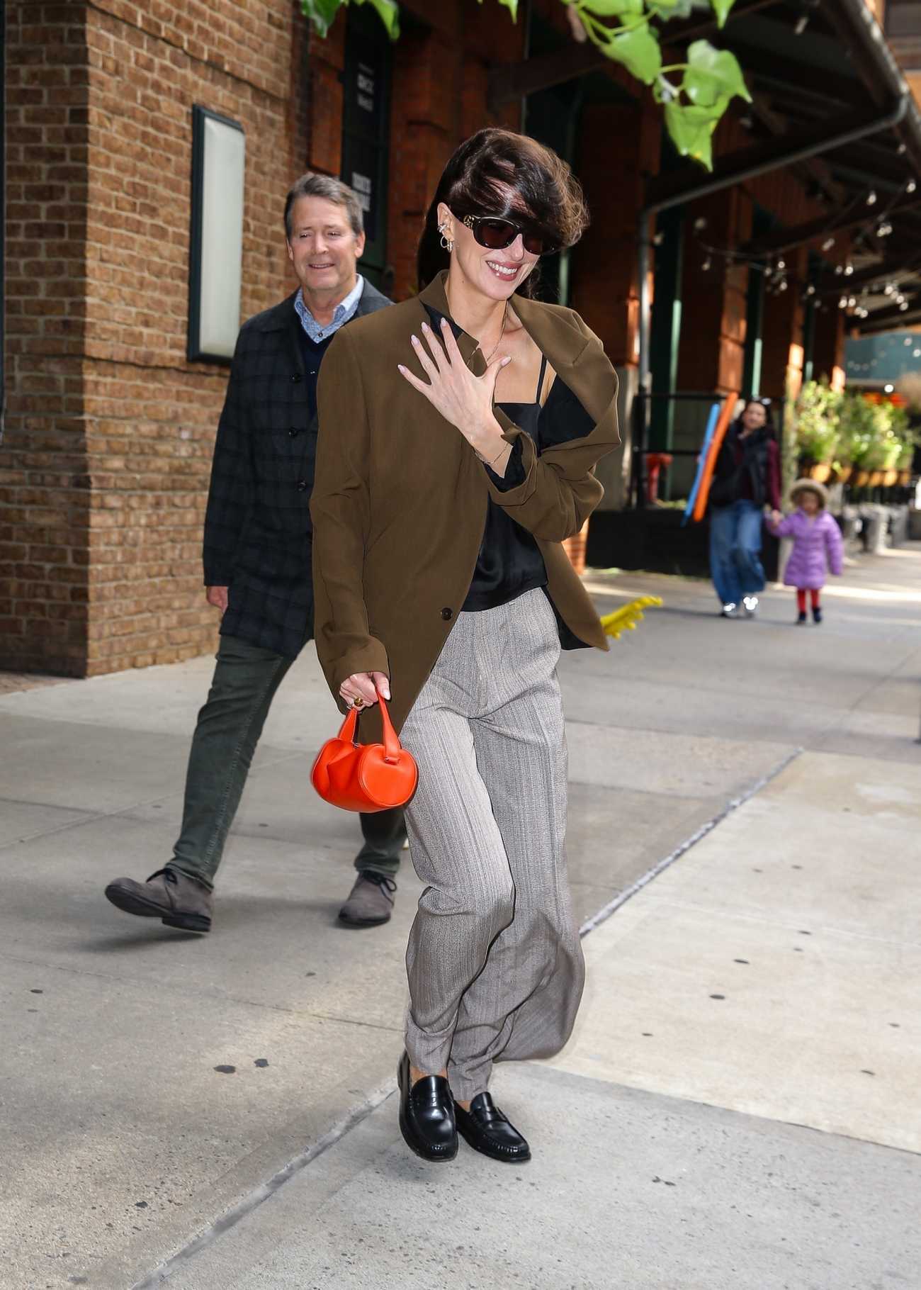 Dakota_Johnson_and_Jennifer_Lawrence_-_Out_for_dinner_in_New_York_City_-_June_12C_2025_09.jpg Dakota_Johnson_and_Jennifer_Lawrence_-_Out_for_dinner_in_New_York_City_-_June_12C_2025_09.jpg