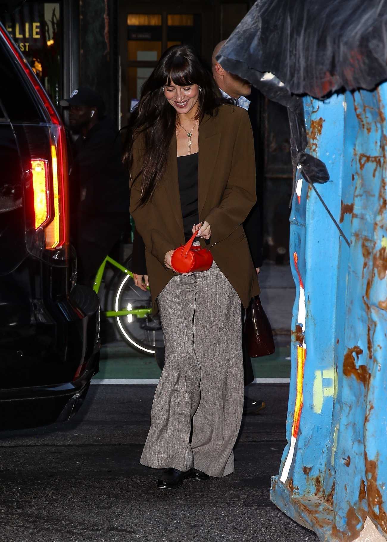 Dakota_Johnson_and_Jennifer_Lawrence_-_Out_for_dinner_in_New_York_City_-_June_12C_2025_13.jpg