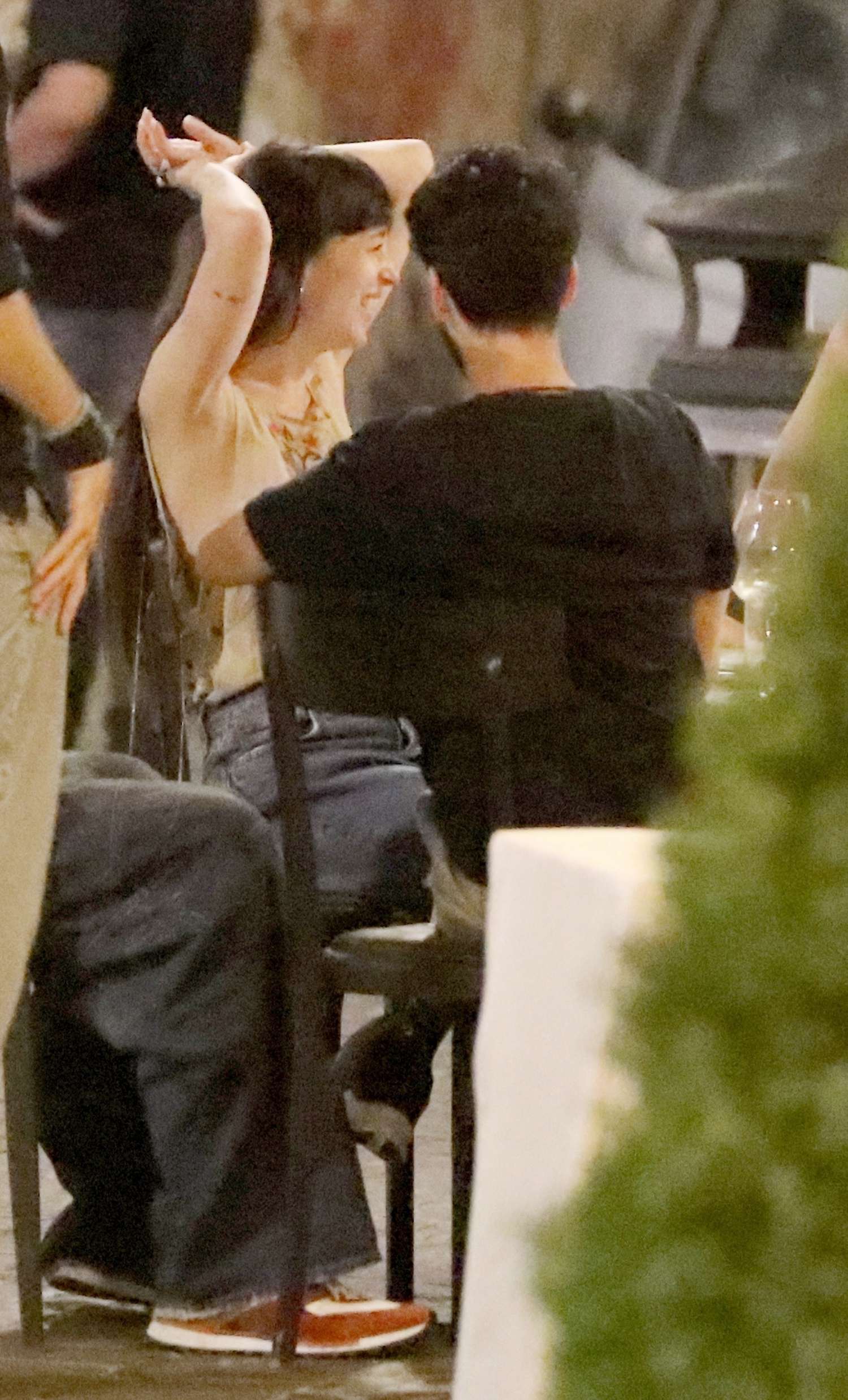Dakota_Johnson_and_Kate_Hudson_-_Out_to_dinner_at_Pierluigi_in_Rome2C_Italy_-_June_282C_2025_14.jpg
