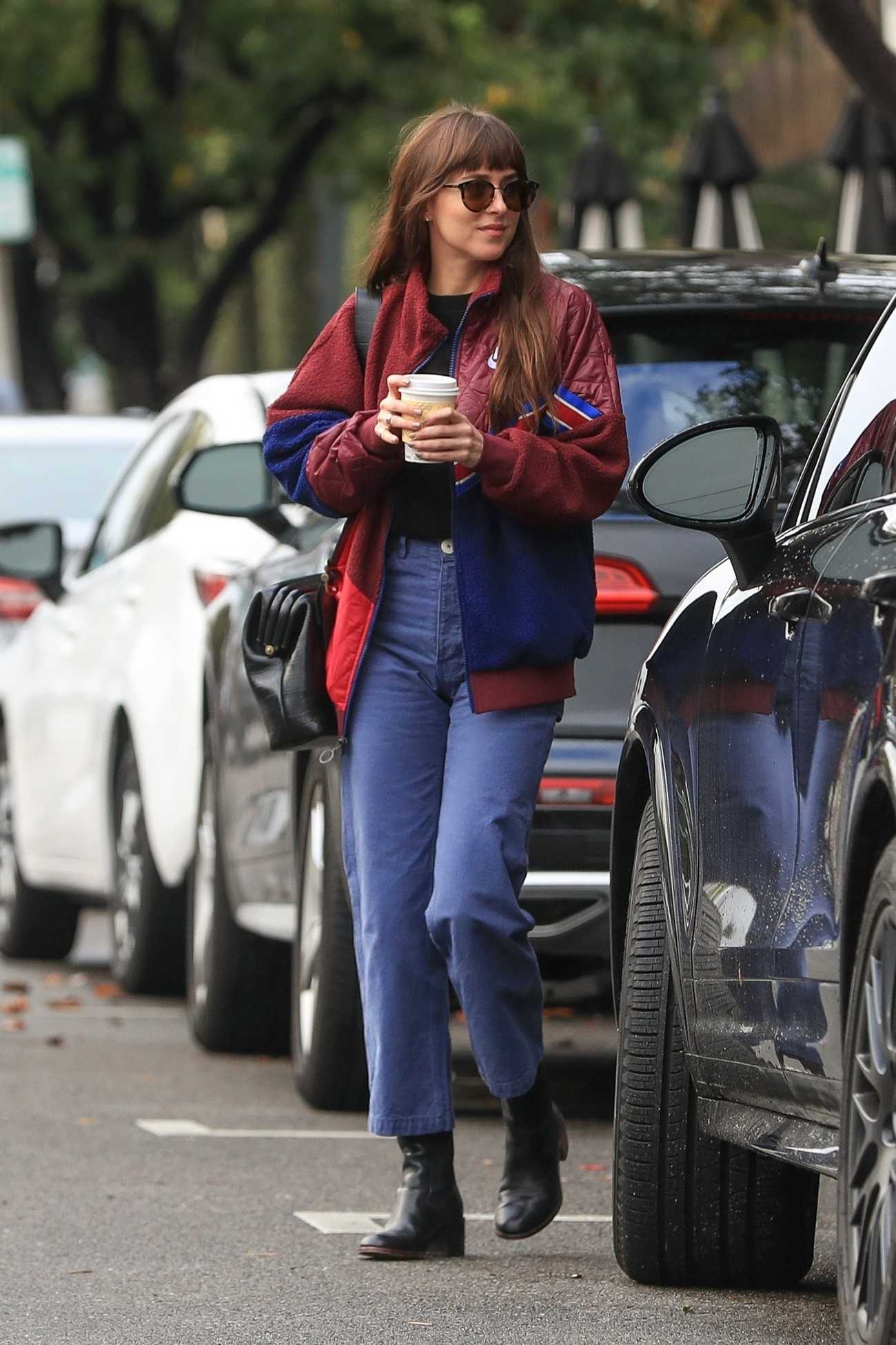 Dakota_Johnson_at_Alfred_Coffee_in_West_Hollywood_28December_042C_201929-05.jpg Dakota_Johnson_at_Alfred_Coffee_in_West_Hollywood_28December_042C_201929-05.jpg