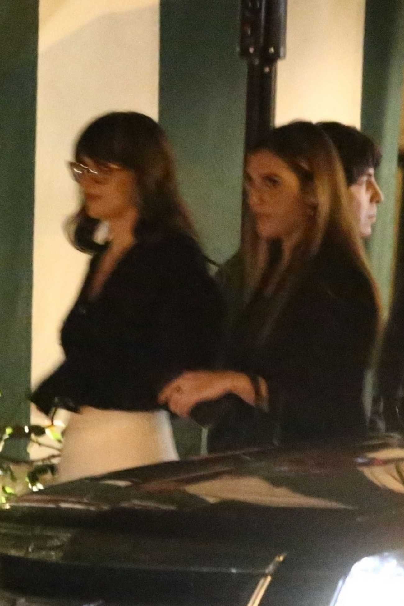 Dakota_Johnson_in_West_Hollywood_28November_262C_201929-01.jpg Dakota_Johnson_in_West_Hollywood_28November_262C_201929-01.jpg