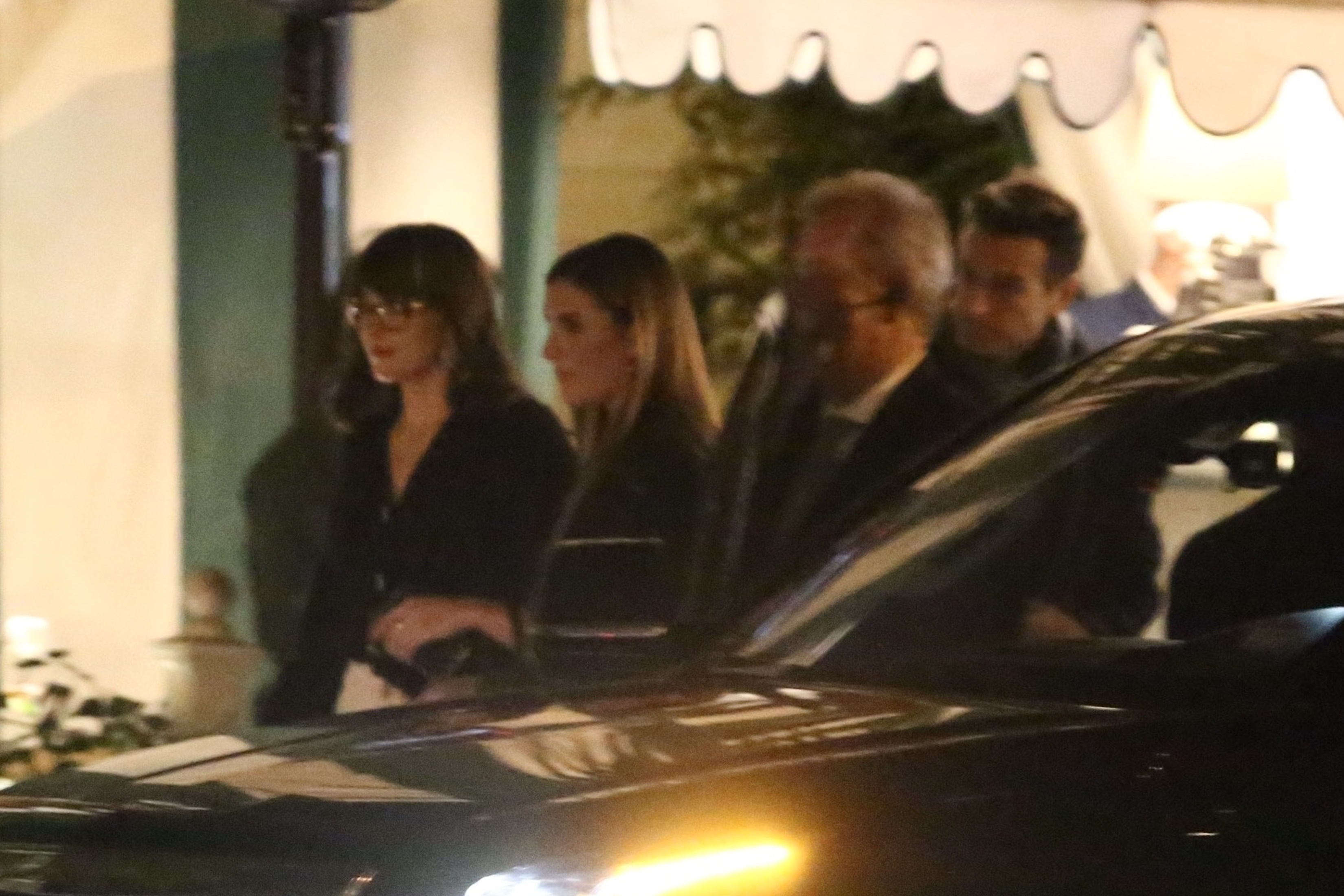 Dakota_Johnson_in_West_Hollywood_28November_262C_201929-02.jpg Dakota_Johnson_in_West_Hollywood_28November_262C_201929-02.jpg