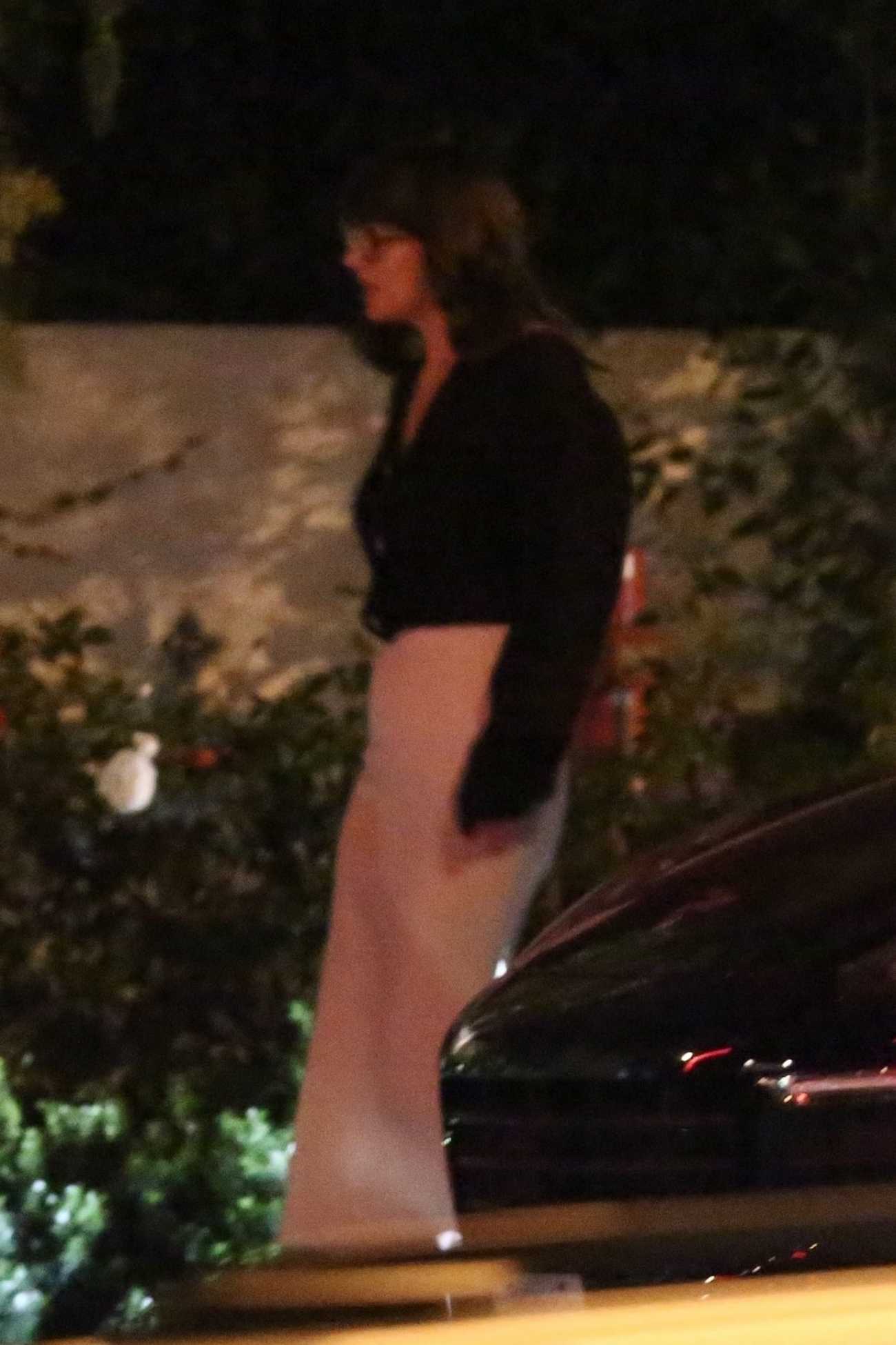 Dakota_Johnson_in_West_Hollywood_28November_262C_201929-03.jpg Dakota_Johnson_in_West_Hollywood_28November_262C_201929-03.jpg