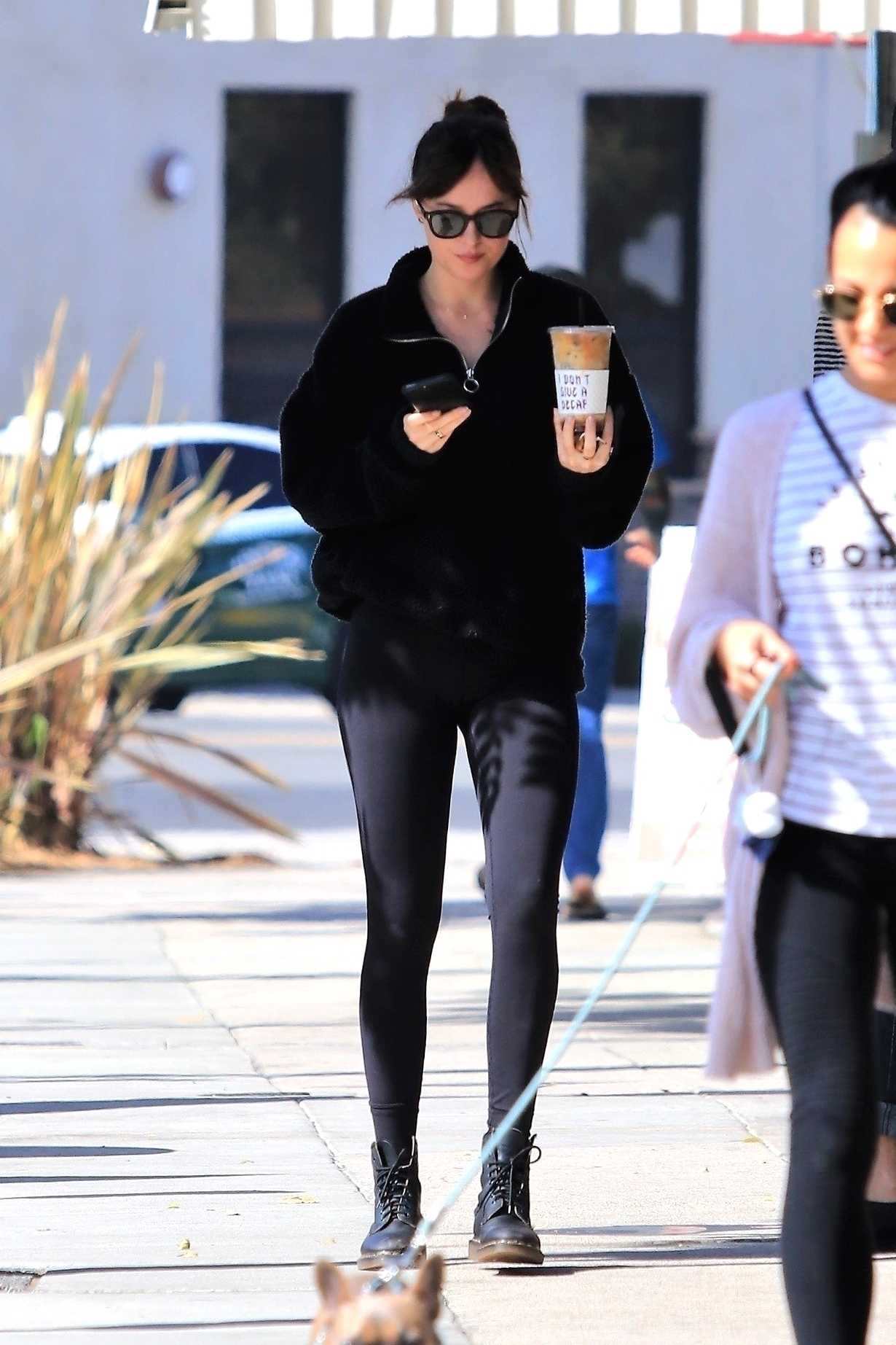 Dakota_Johnson_looks_casual_for_a_quick_coffee_run_to_Alfreds_in_Los_Angeles2C_CA_on_Oct_29-03.jpg Dakota_Johnson_looks_casual_for_a_quick_coffee_run_to_Alfreds_in_Los_Angeles2C_CA_on_Oct_29-03.jpg