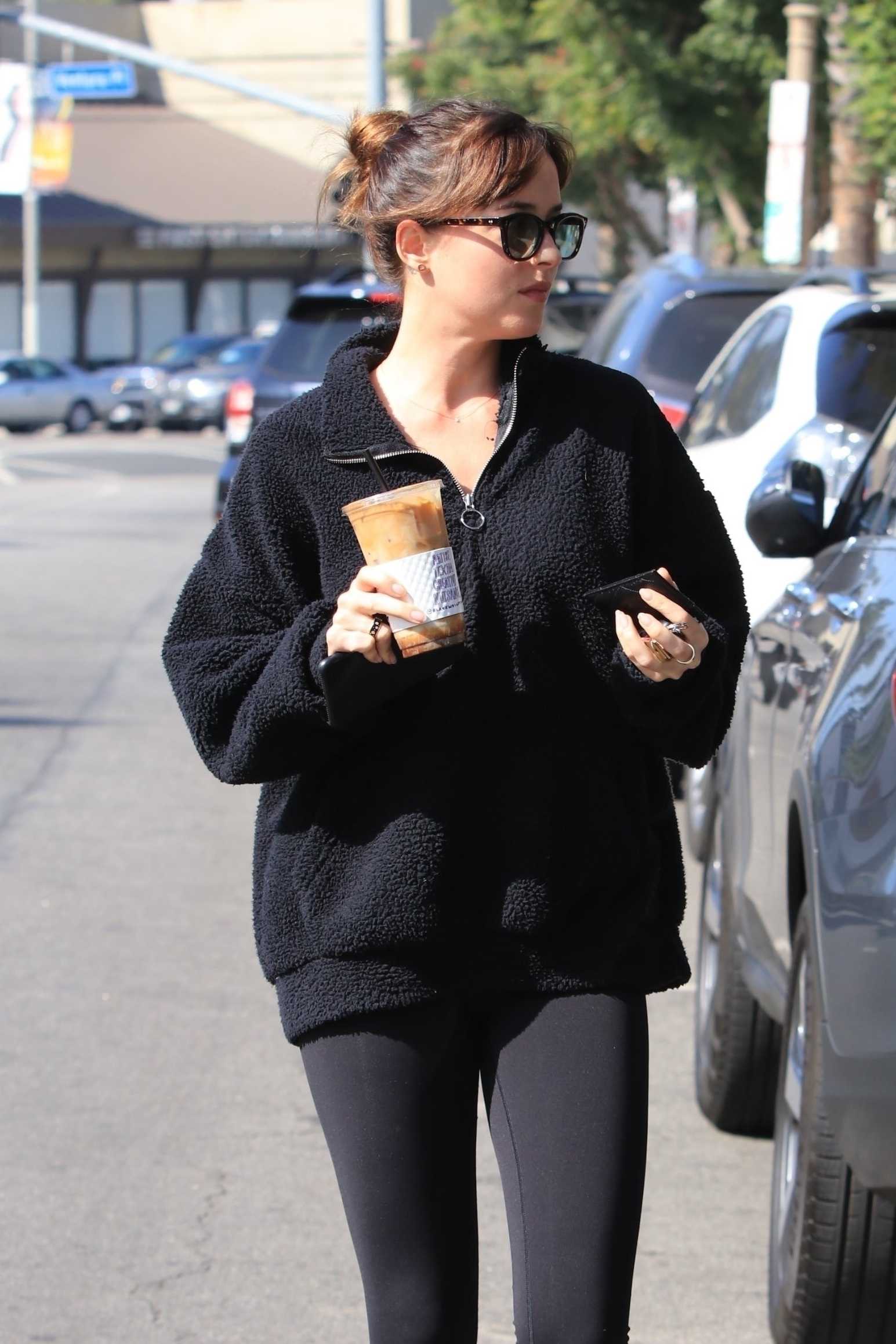 Dakota_Johnson_looks_casual_for_a_quick_coffee_run_to_Alfreds_in_Los_Angeles2C_CA_on_Oct_29-05.jpg Dakota_Johnson_looks_casual_for_a_quick_coffee_run_to_Alfreds_in_Los_Angeles2C_CA_on_Oct_29-05.jpg
