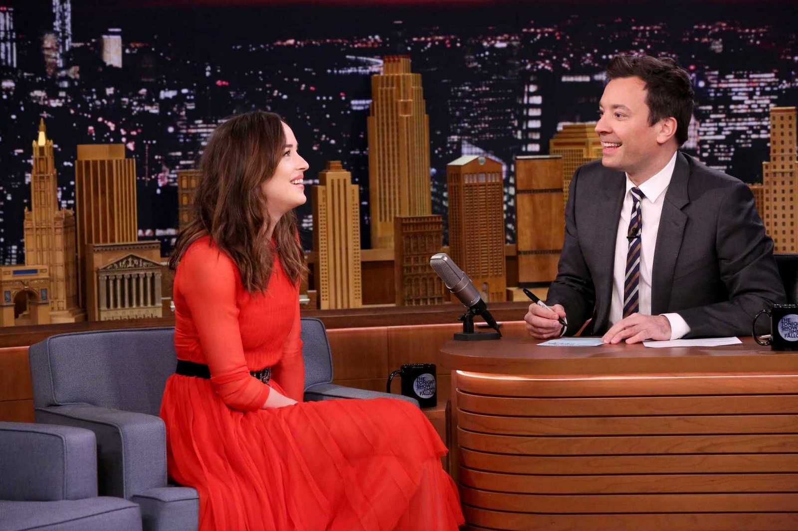 Dakota_Johnson_on_Tonight_Show_with_Jimmy_Fallon_Stills_-_January_312C_2017-13.jpg
