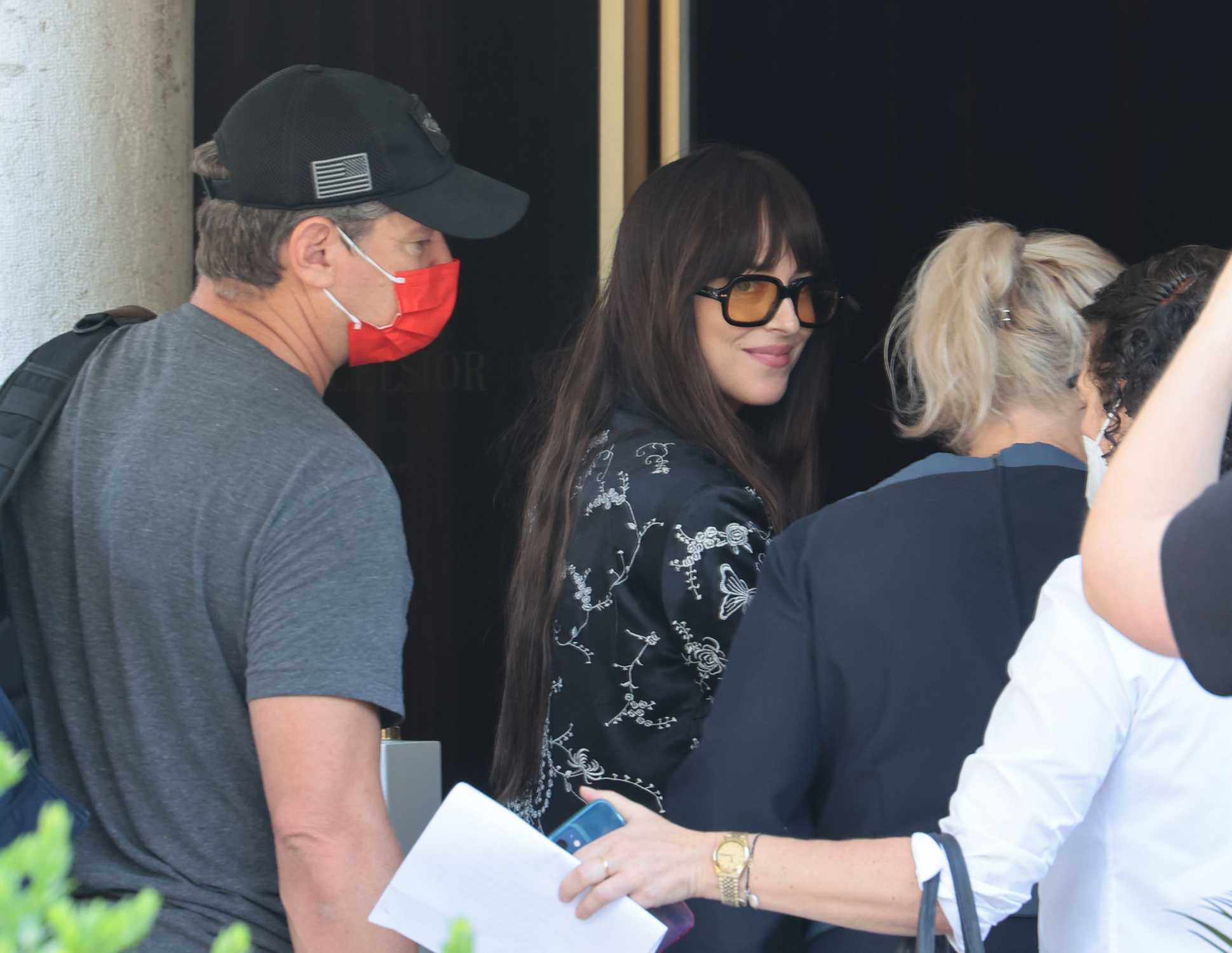 Dakota_Johnson_outside_the_Hotel_Excelsior_in_Venice2C_Italy_9321_00002.jpg