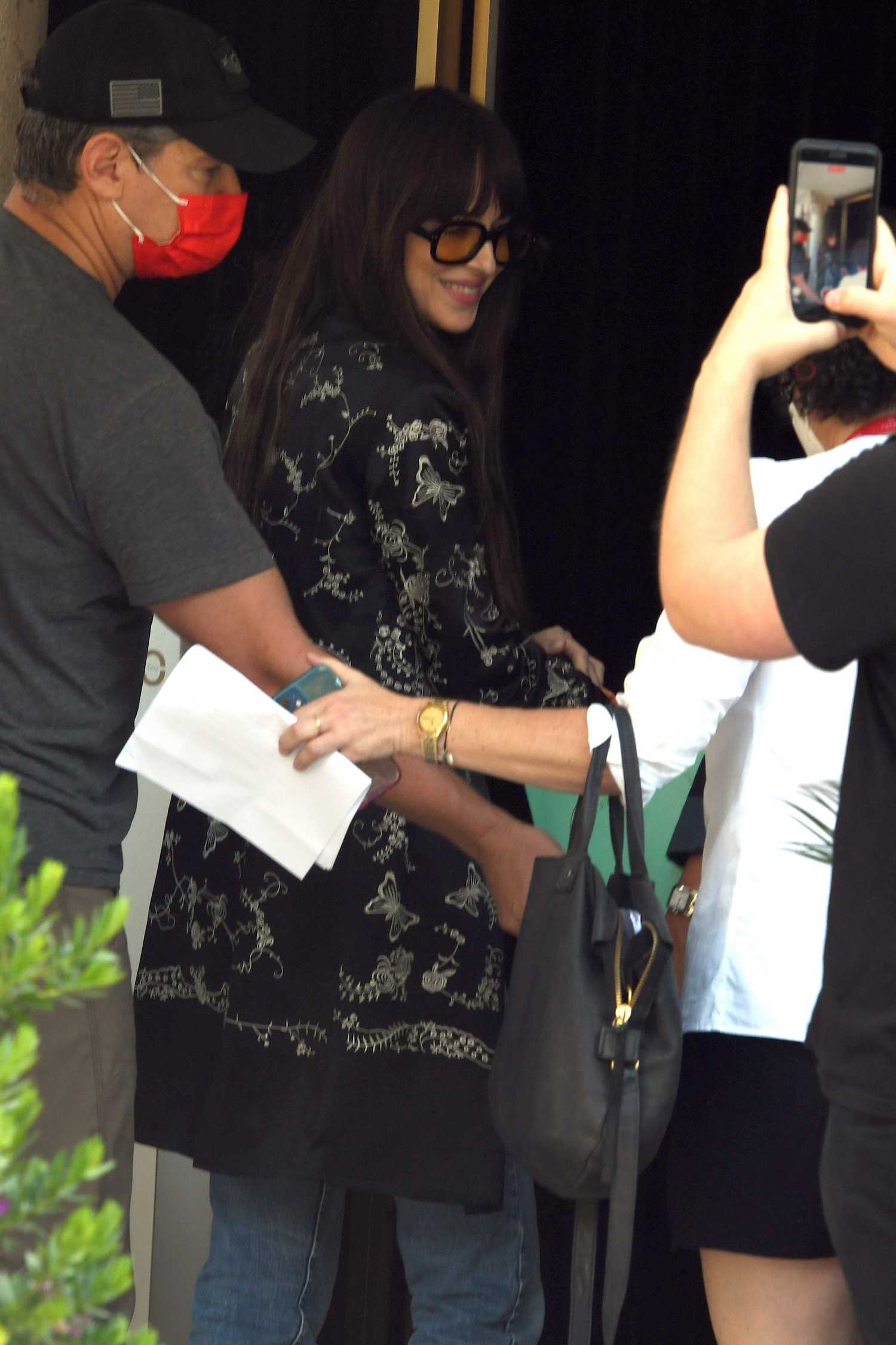 Dakota_Johnson_outside_the_Hotel_Excelsior_in_Venice2C_Italy_9321_00003.jpg