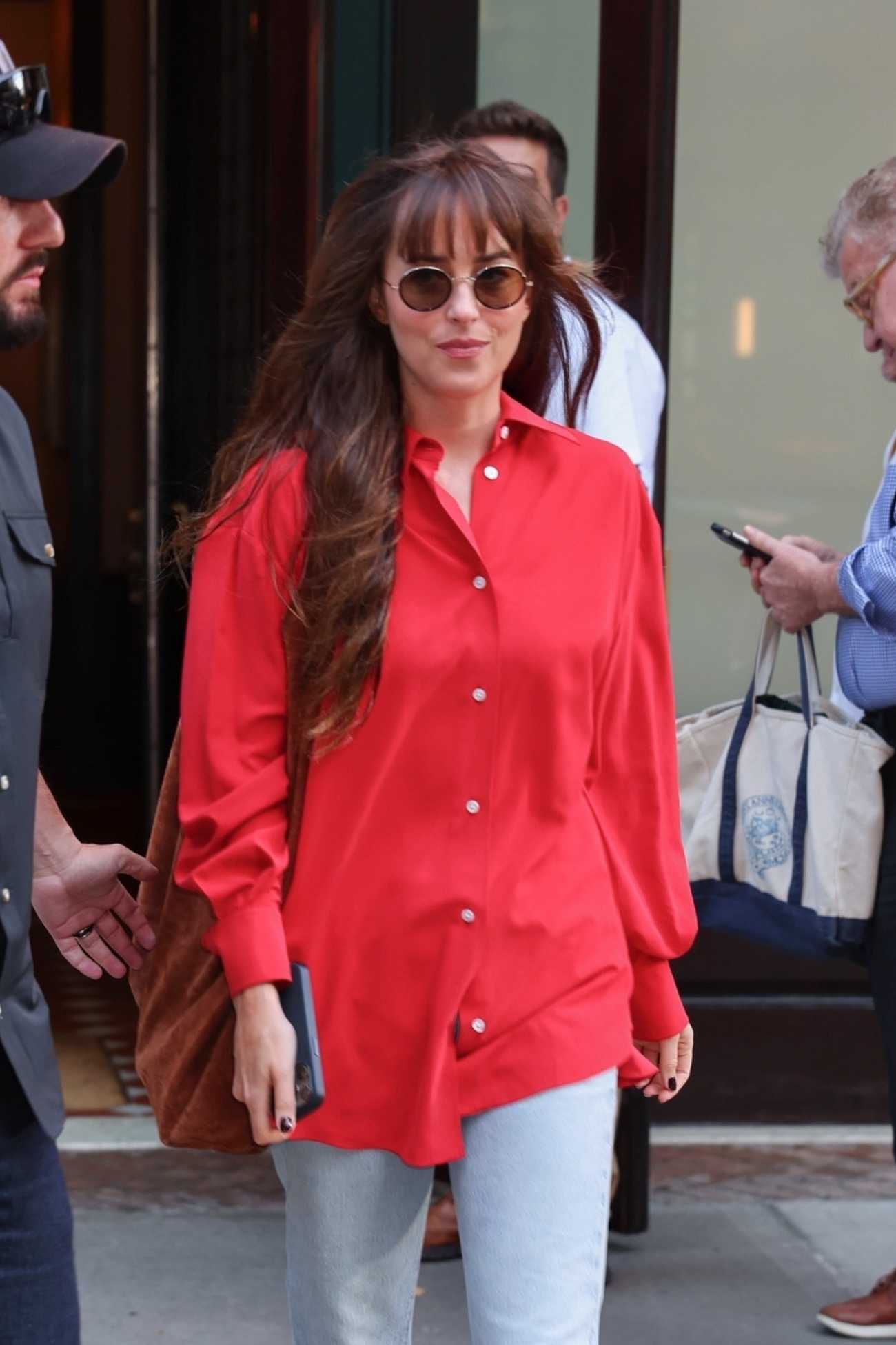 Dakota_Johnson_spends_a_day_out_in_New_York_09052024_01.jpg Dakota_Johnson_spends_a_day_out_in_New_York_09052024_01.jpg