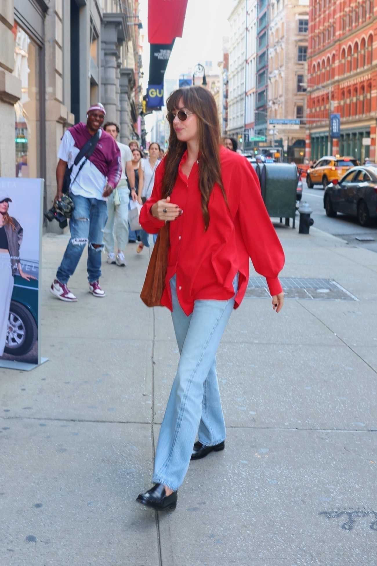 Dakota_Johnson_spends_a_day_out_in_New_York_09052024_04.jpg Dakota_Johnson_spends_a_day_out_in_New_York_09052024_04.jpg