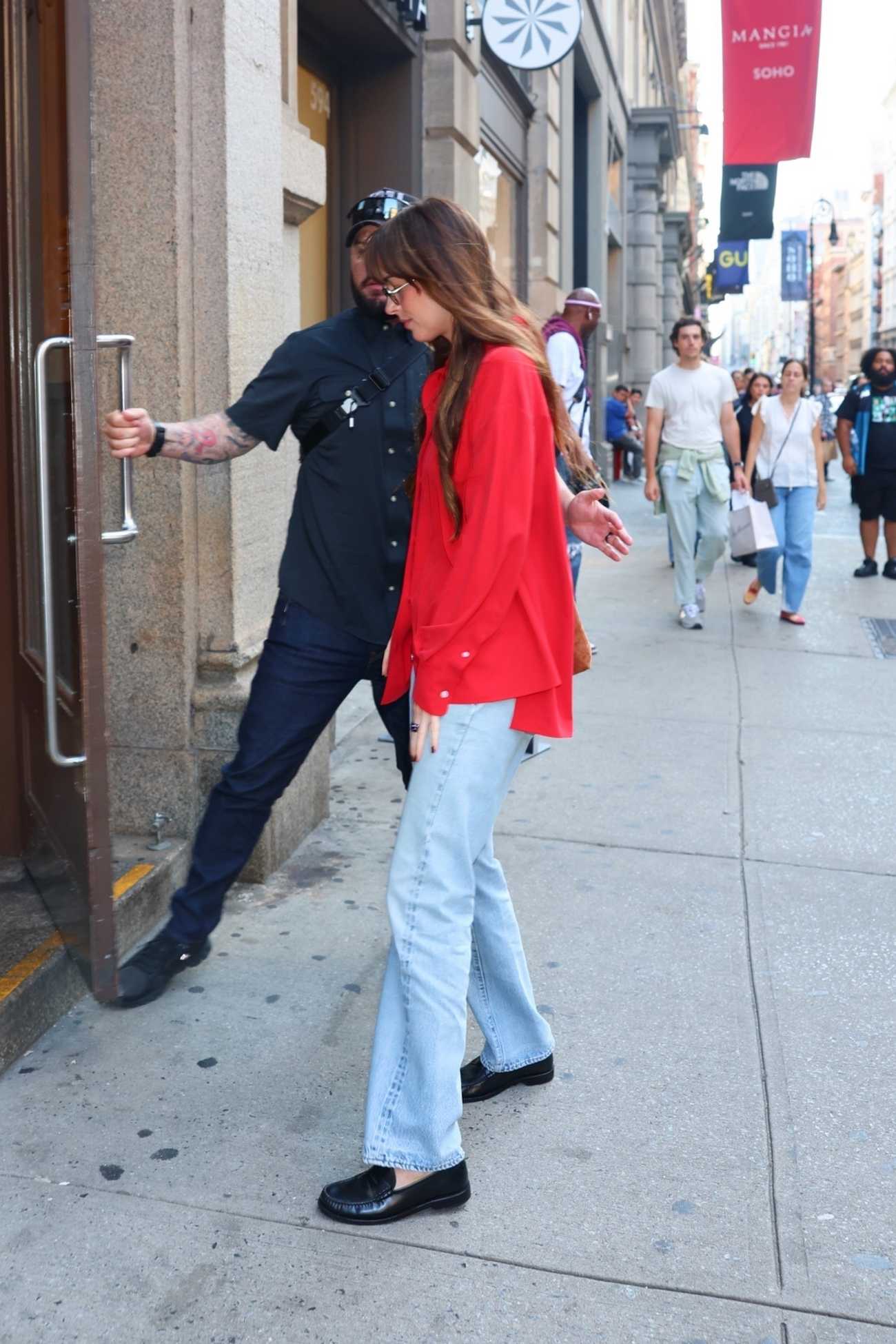 Dakota_Johnson_spends_a_day_out_in_New_York_09052024_06.jpg Dakota_Johnson_spends_a_day_out_in_New_York_09052024_06.jpg