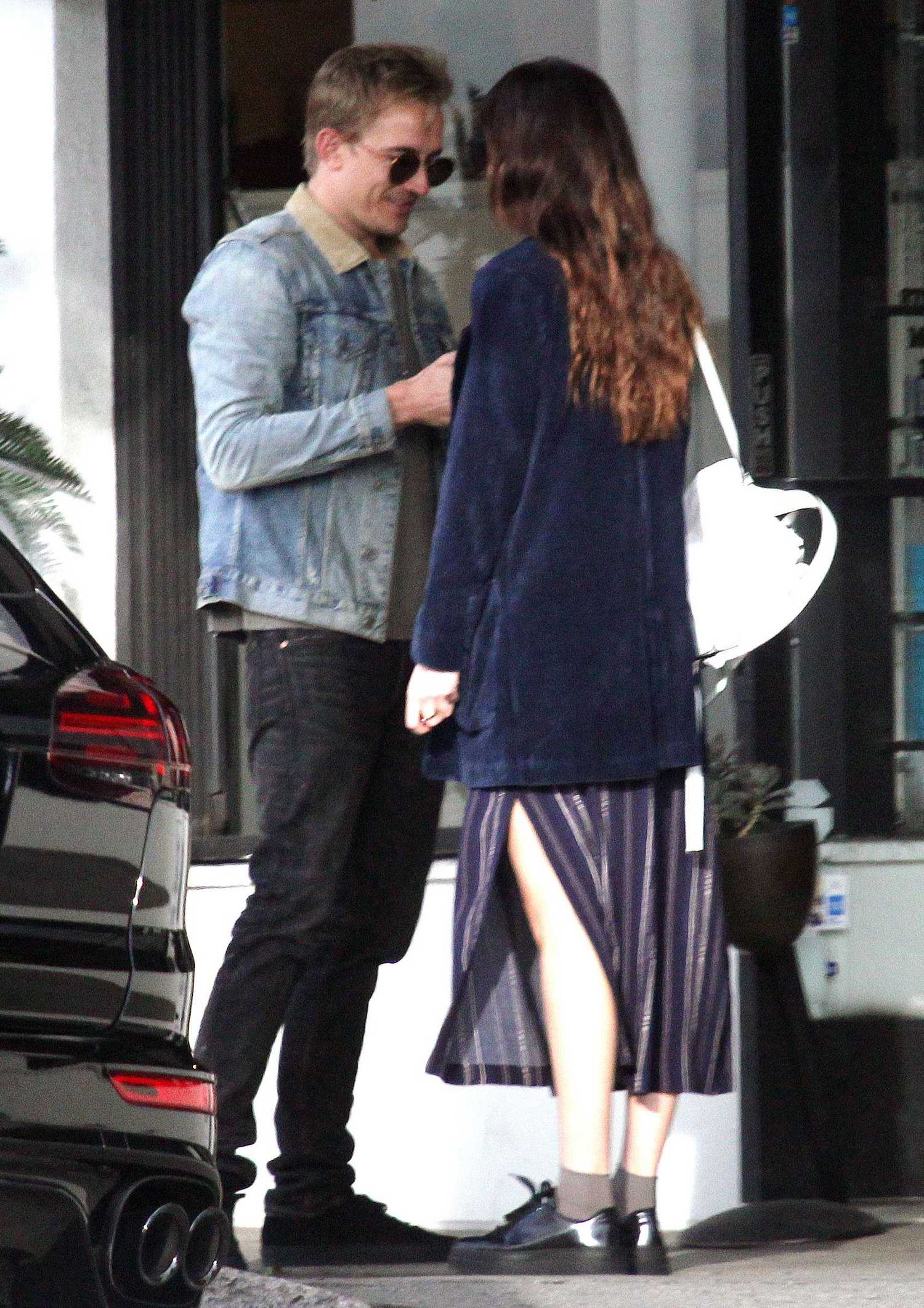 Dakota_with_Grace_and_Jesse_in_Hollywood_yesterday_January_29_2019-07.jpg Dakota_with_Grace_and_Jesse_in_Hollywood_yesterday_January_29_2019-07.jpg