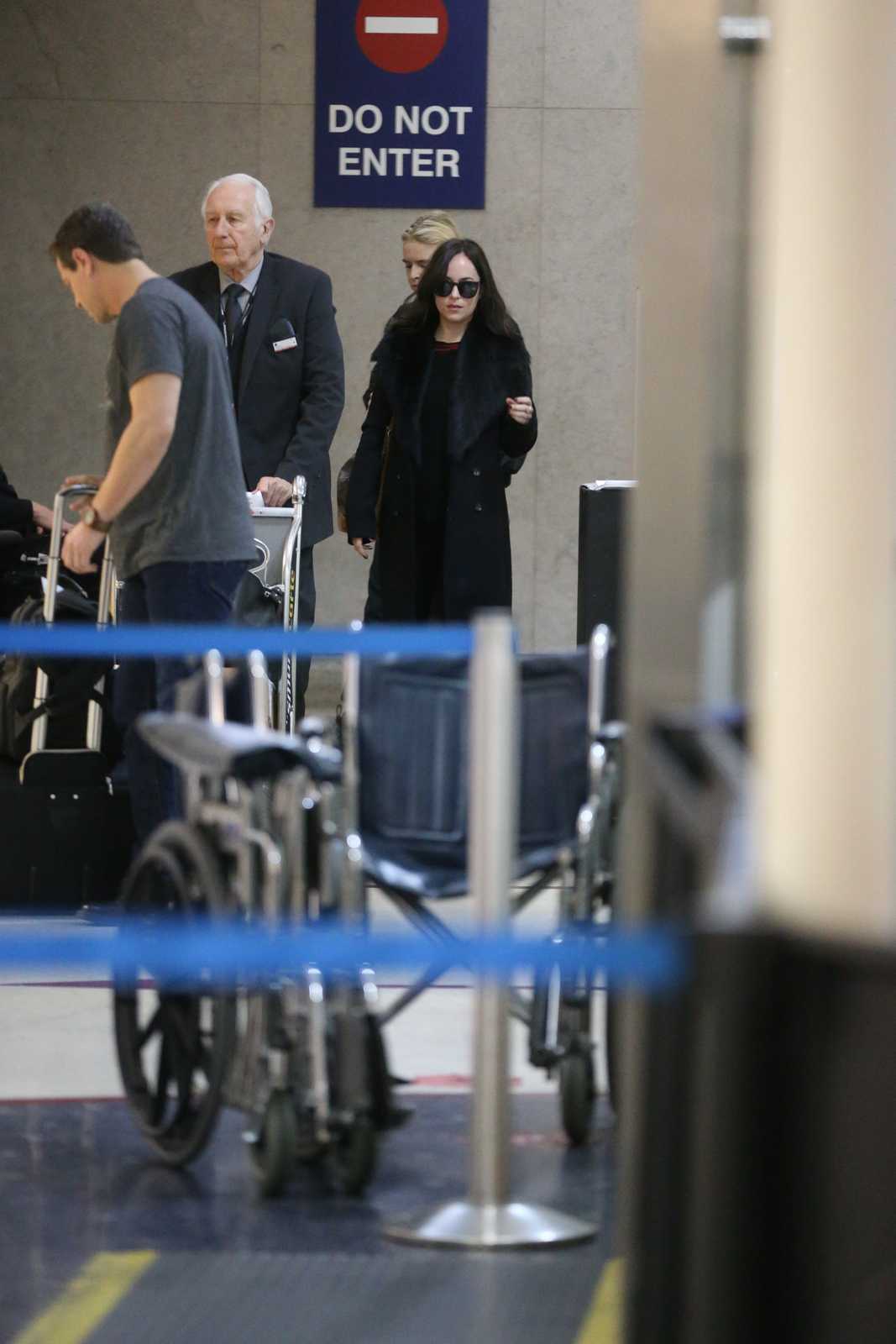 Daktoa_Johnson_Arriving_at_LAX_Airport_-_February_1_281529.jpg