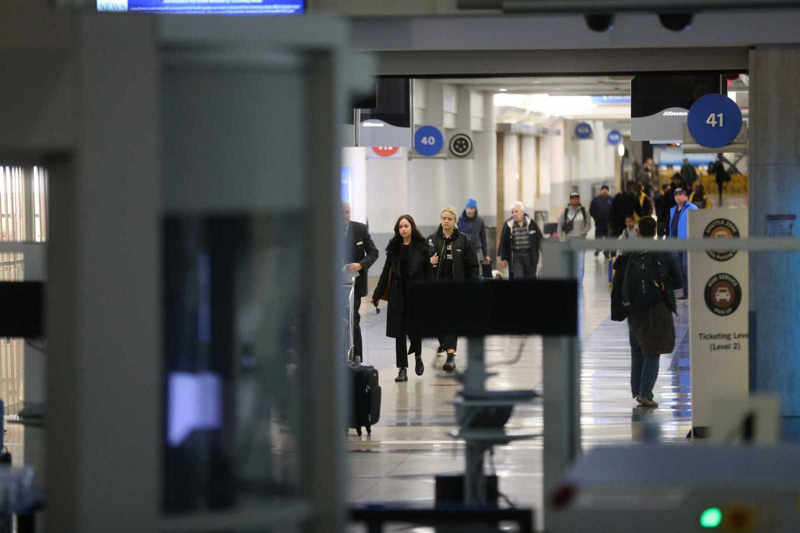 Daktoa_Johnson_Arriving_at_LAX_Airport_-_February_1_28629.jpg Daktoa_Johnson_Arriving_at_LAX_Airport_-_February_1_28629.jpg