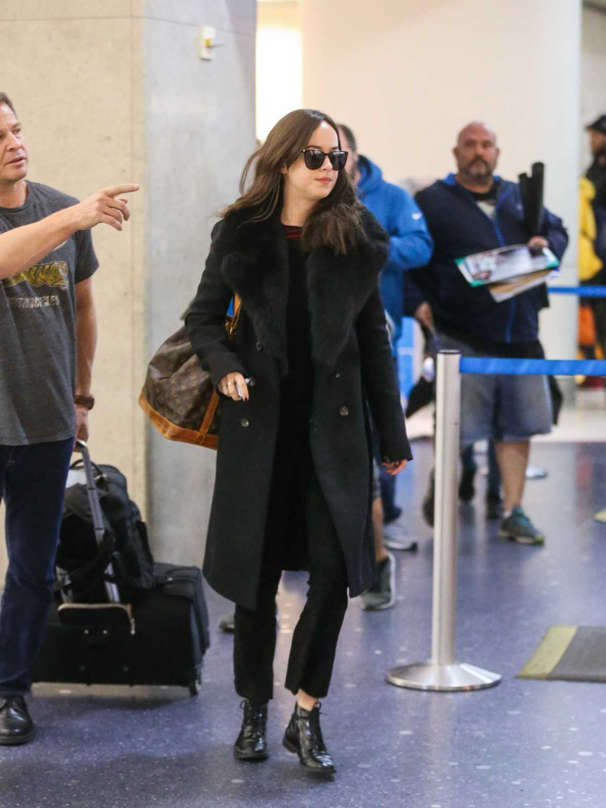 Daktoa_Johnson_Arriving_at_LAX_Airport_-_February_1_28729.jpg Daktoa_Johnson_Arriving_at_LAX_Airport_-_February_1_28729.jpg