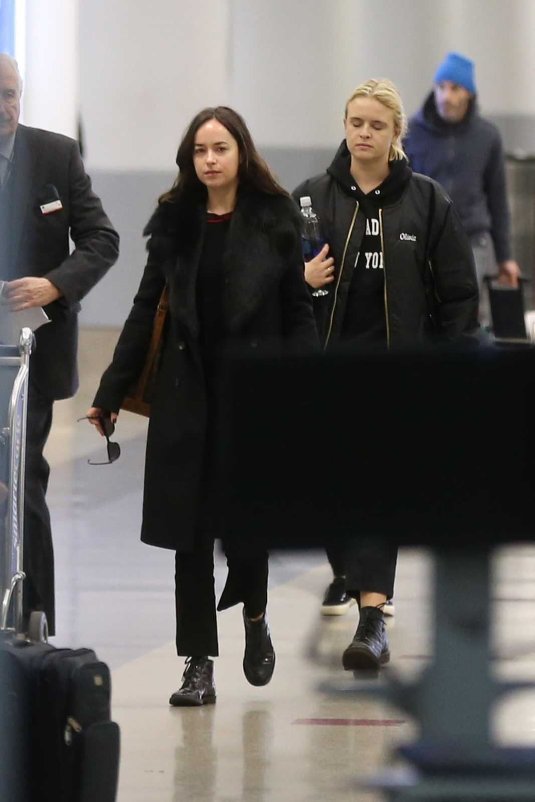 Daktoa_Johnson_Arriving_at_LAX_Airport_-_February_1_28829.jpg Daktoa_Johnson_Arriving_at_LAX_Airport_-_February_1_28829.jpg