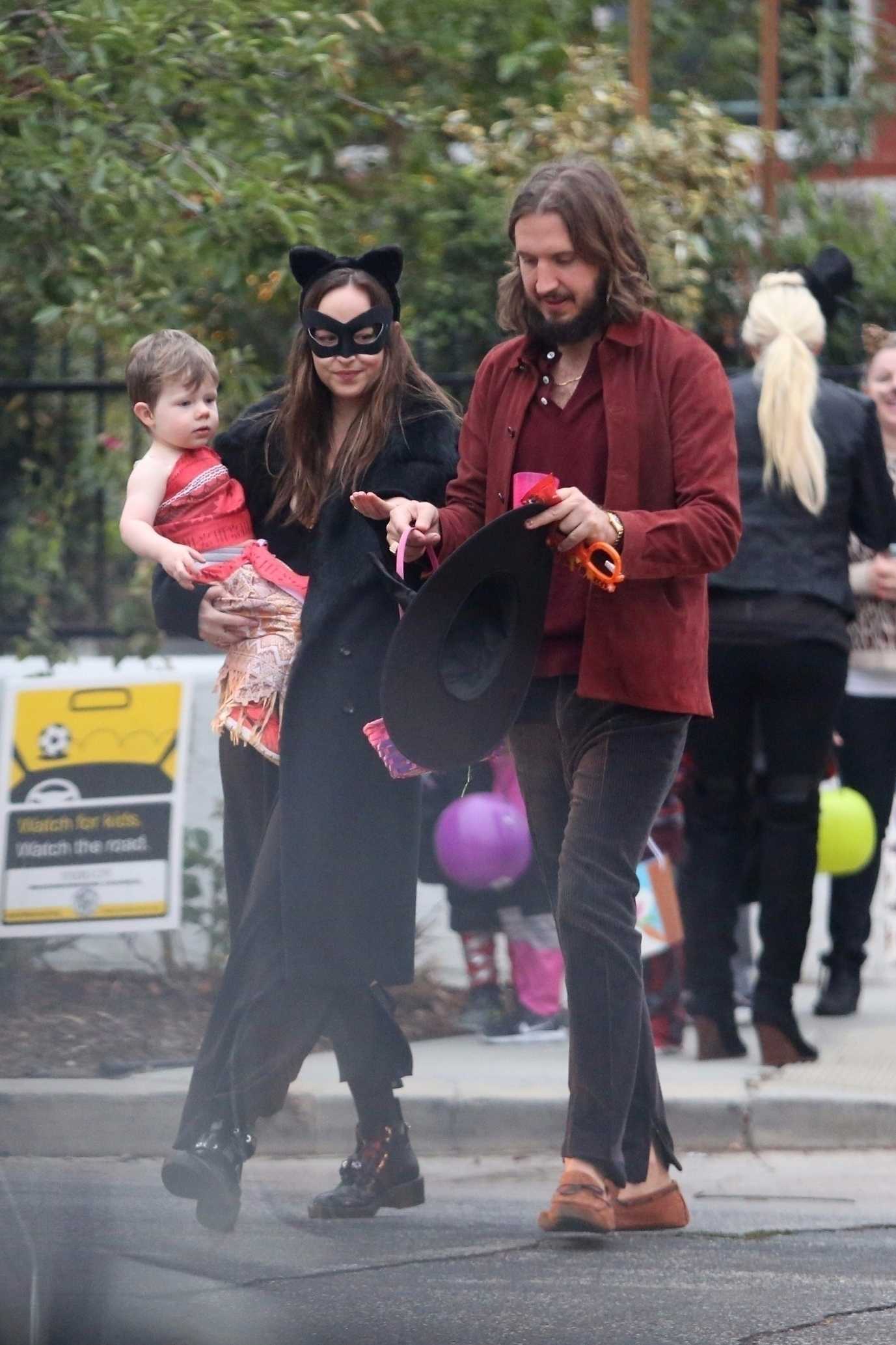 Going_to_Trick-or-Treating_with_friends_in_Los_Angeles_on_October_31-05.jpg