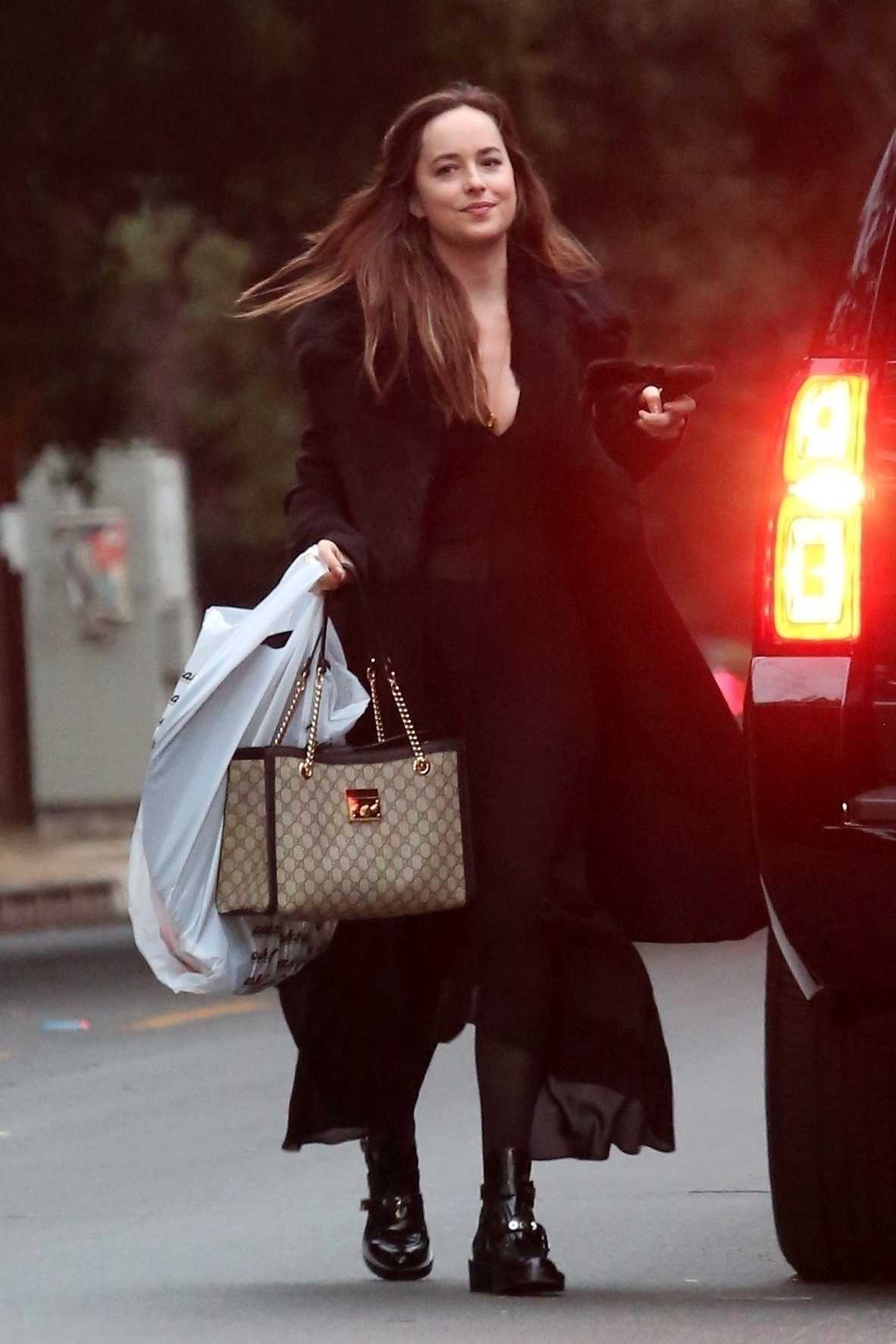 Going_to_Trick-or-Treating_with_friends_in_Los_Angeles_on_October_31-15.jpg Going_to_Trick-or-Treating_with_friends_in_Los_Angeles_on_October_31-15.jpg