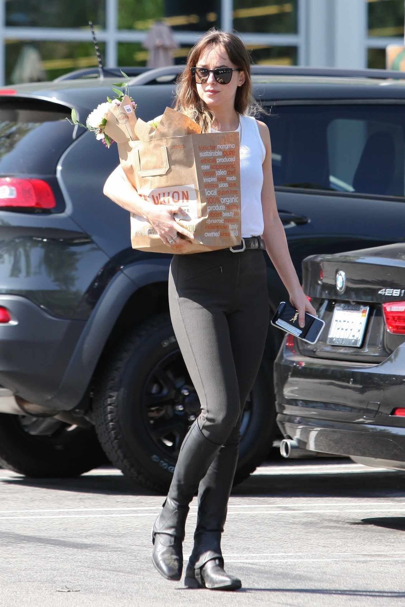 Grocery_shopping_at_Erewhon_Market_in_Los_Angeles_-_June_800001.jpg Grocery_shopping_at_Erewhon_Market_in_Los_Angeles_-_June_800001.jpg