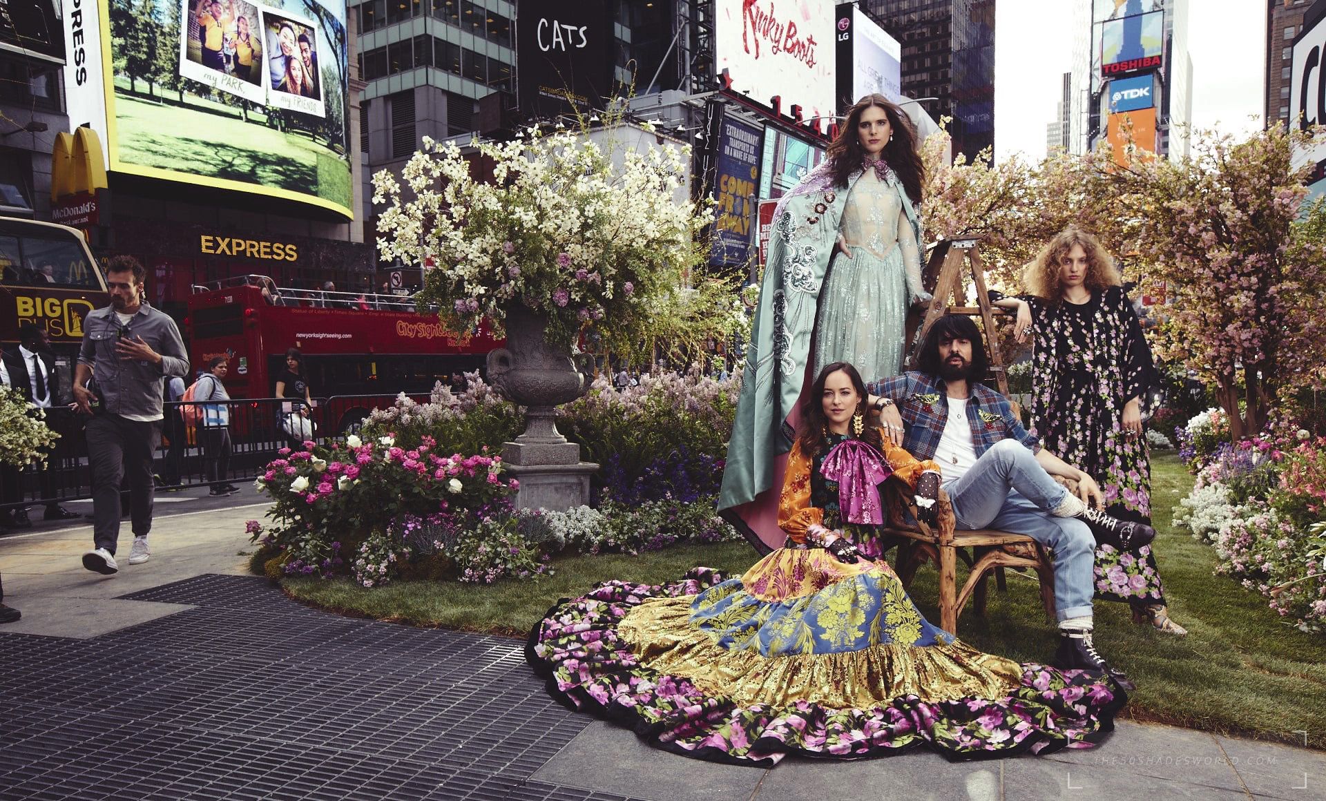 Harper_s_Bazaar_-_01.jpg Harper_s_Bazaar_-_01.jpg