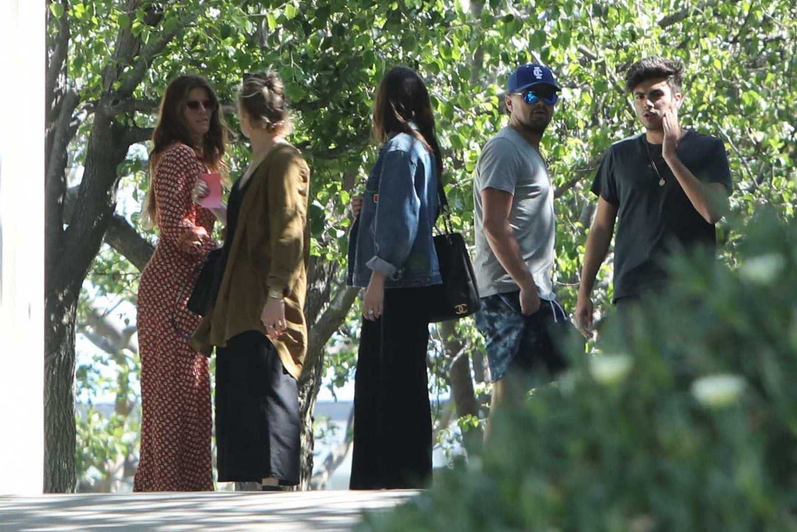 In_Malibu_with_Leonardo_DiCaprio_on_May_13-03.jpg In_Malibu_with_Leonardo_DiCaprio_on_May_13-03.jpg