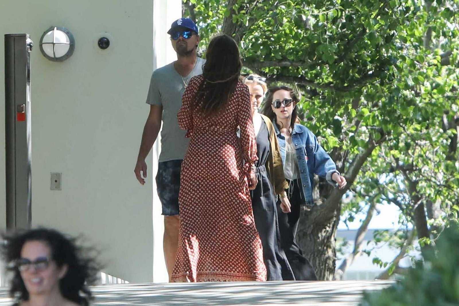 In_Malibu_with_Leonardo_DiCaprio_on_May_13-04.jpg In_Malibu_with_Leonardo_DiCaprio_on_May_13-04.jpg